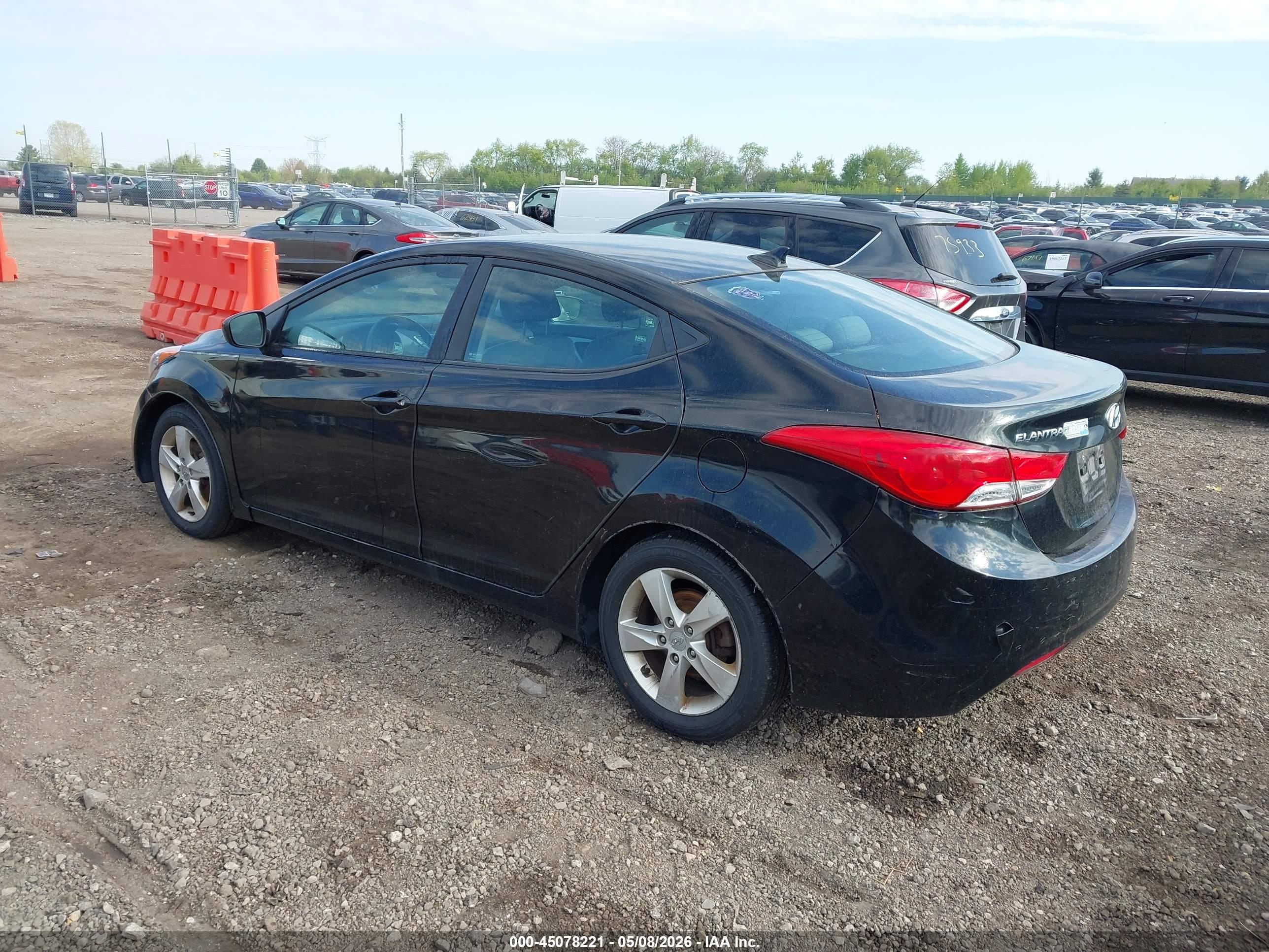 HYUNDAI ELANTRA image 3