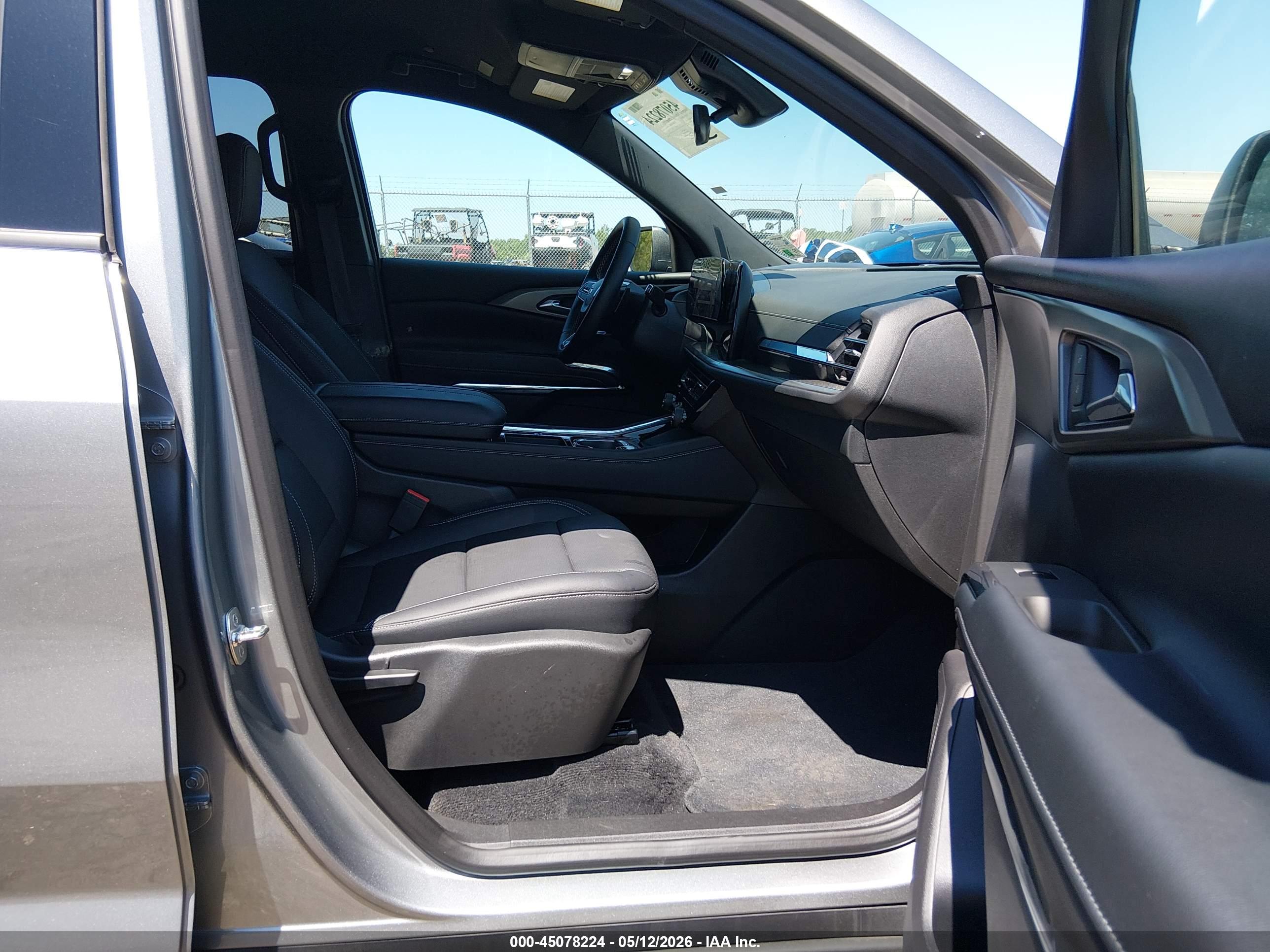CHEVROLET TRAVERSE image 5