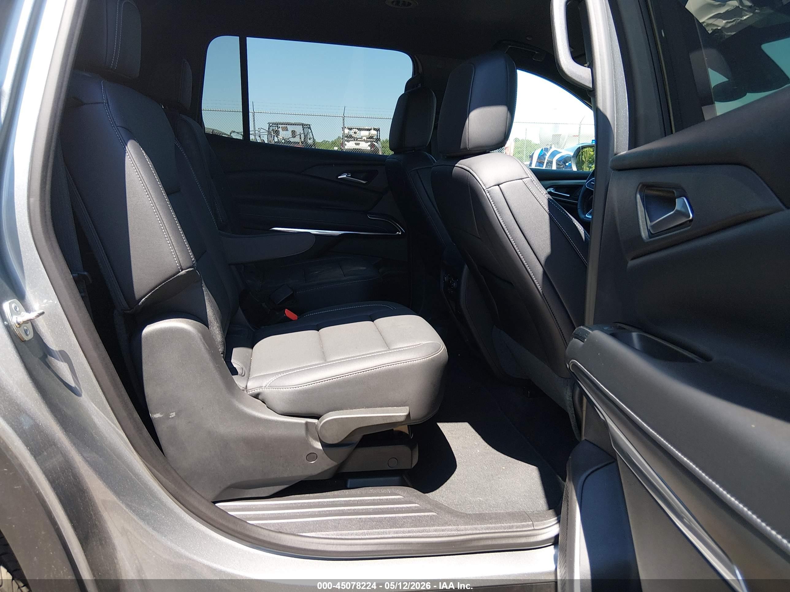 CHEVROLET TRAVERSE image 8