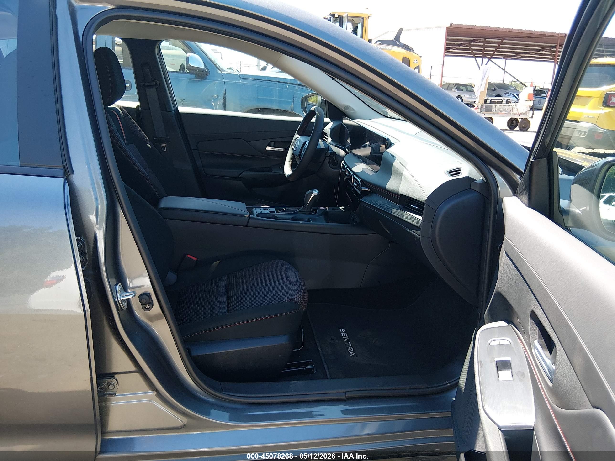 NISSAN SENTRA image 5
