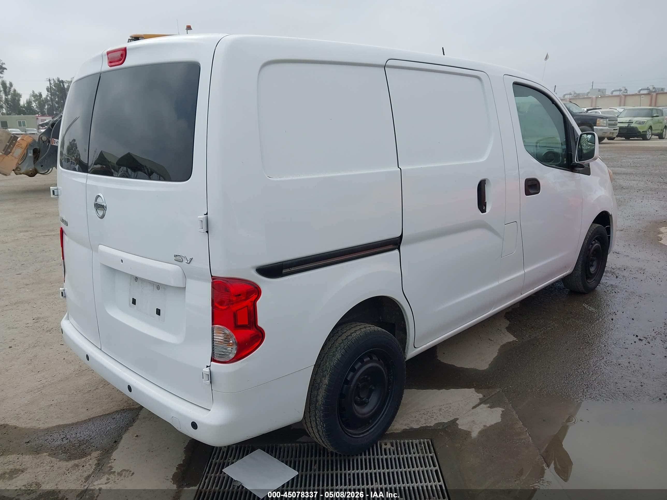 NISSAN NV200 image 4