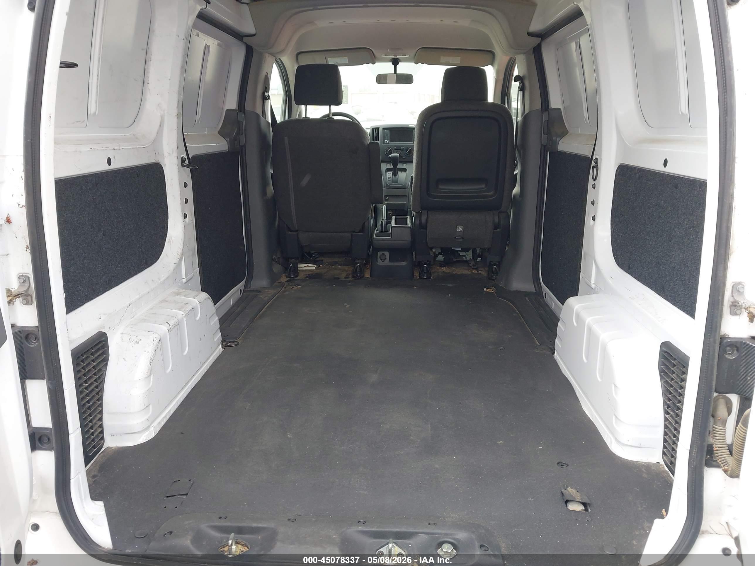 NISSAN NV200 image 8