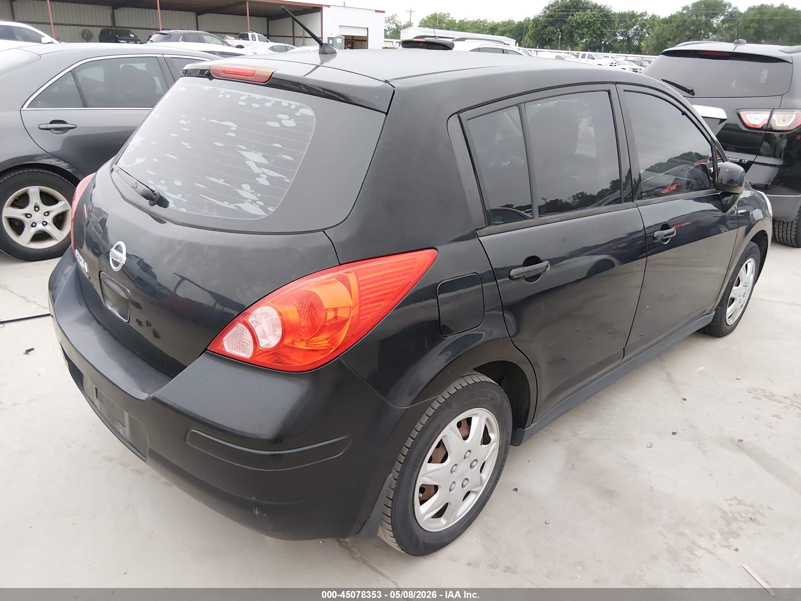 NISSAN VERSA image 4