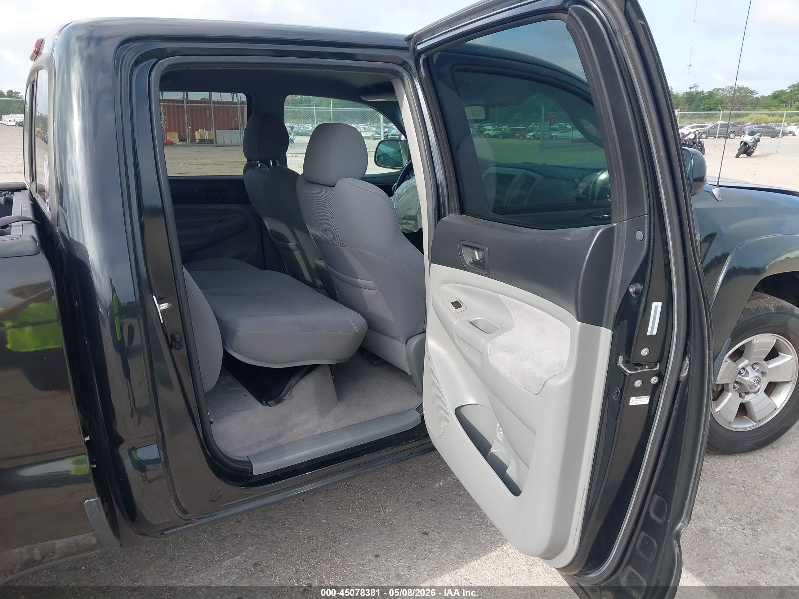 TOYOTA TACOMA image 8