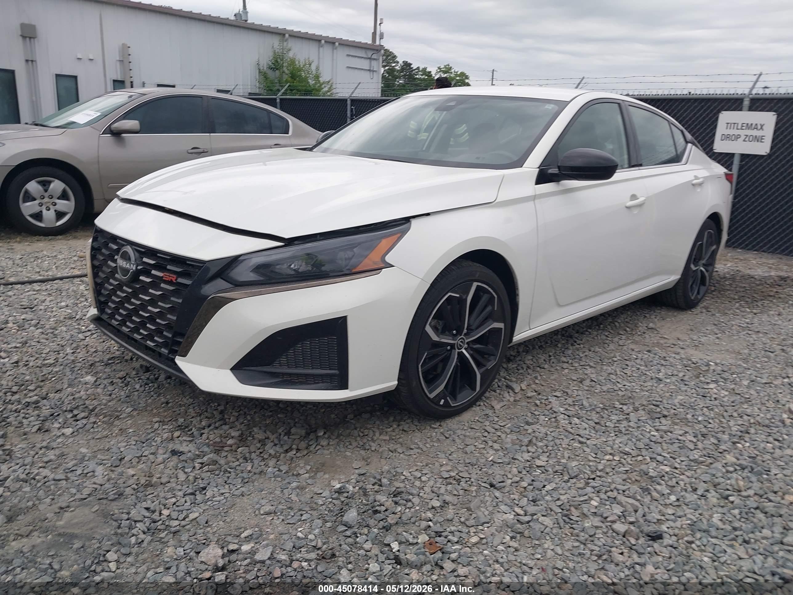 NISSAN ALTIMA image 2