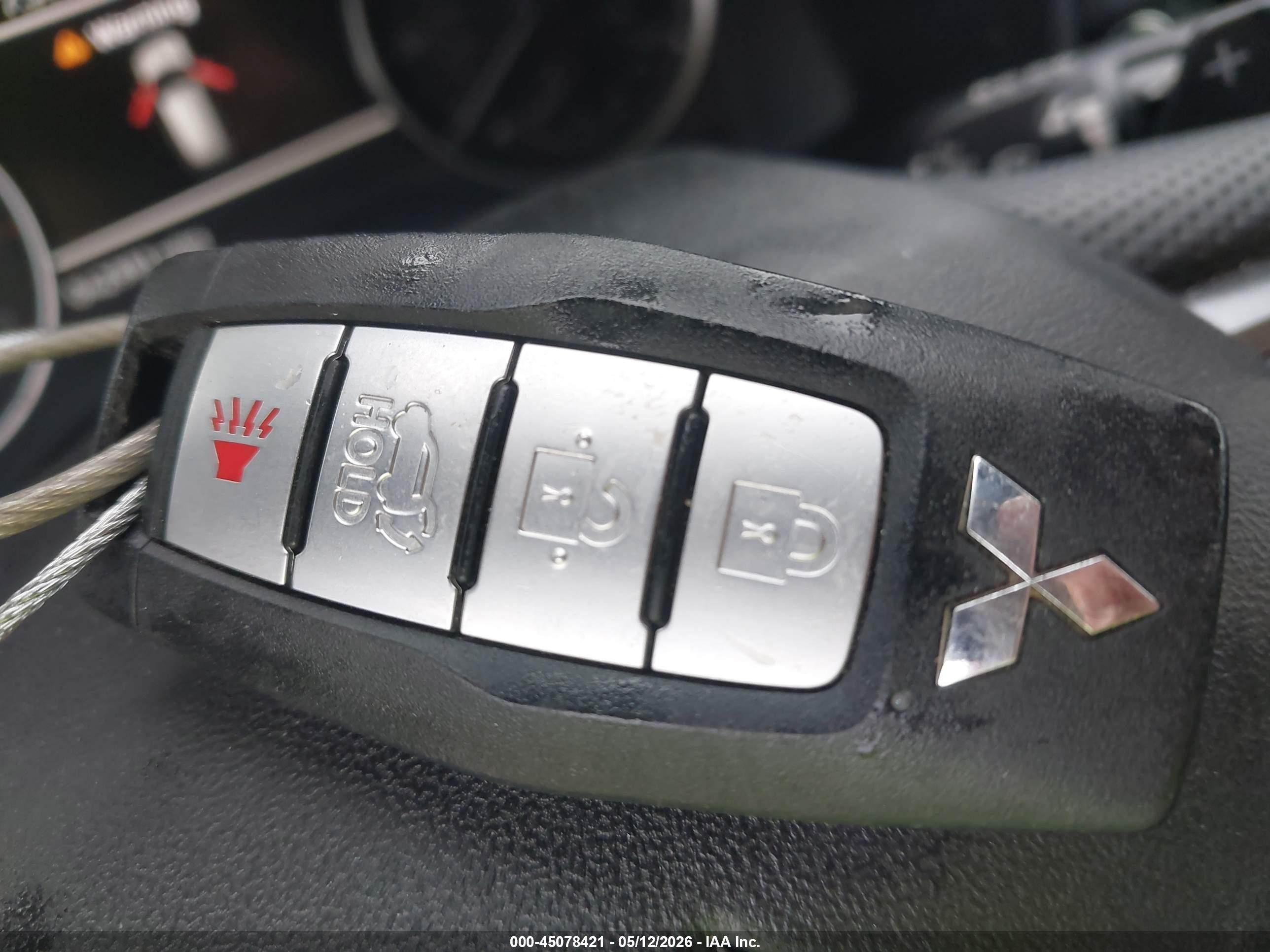 MITSUBISHI OUTLANDER image 11
