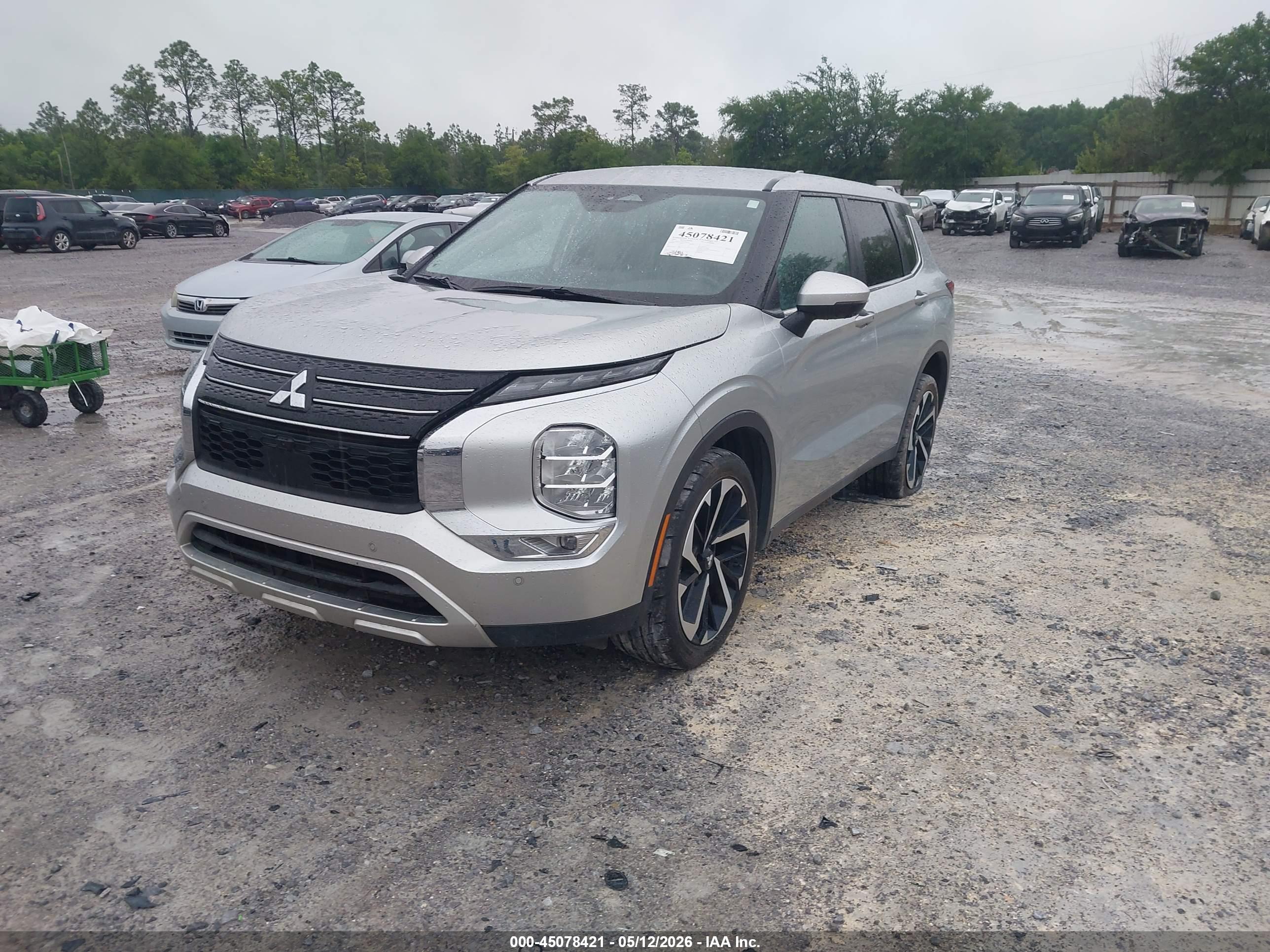 MITSUBISHI OUTLANDER image 2