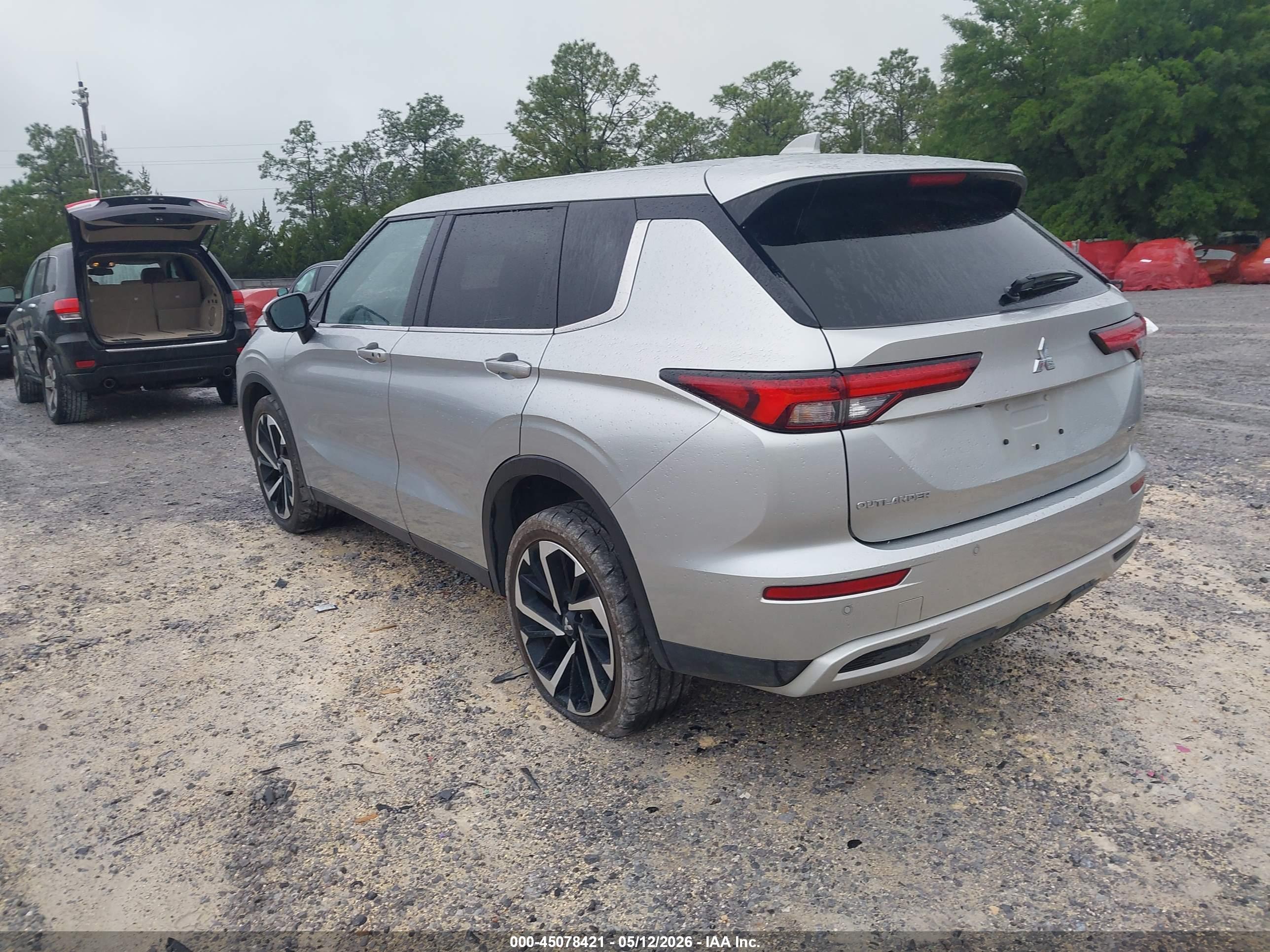 MITSUBISHI OUTLANDER image 3
