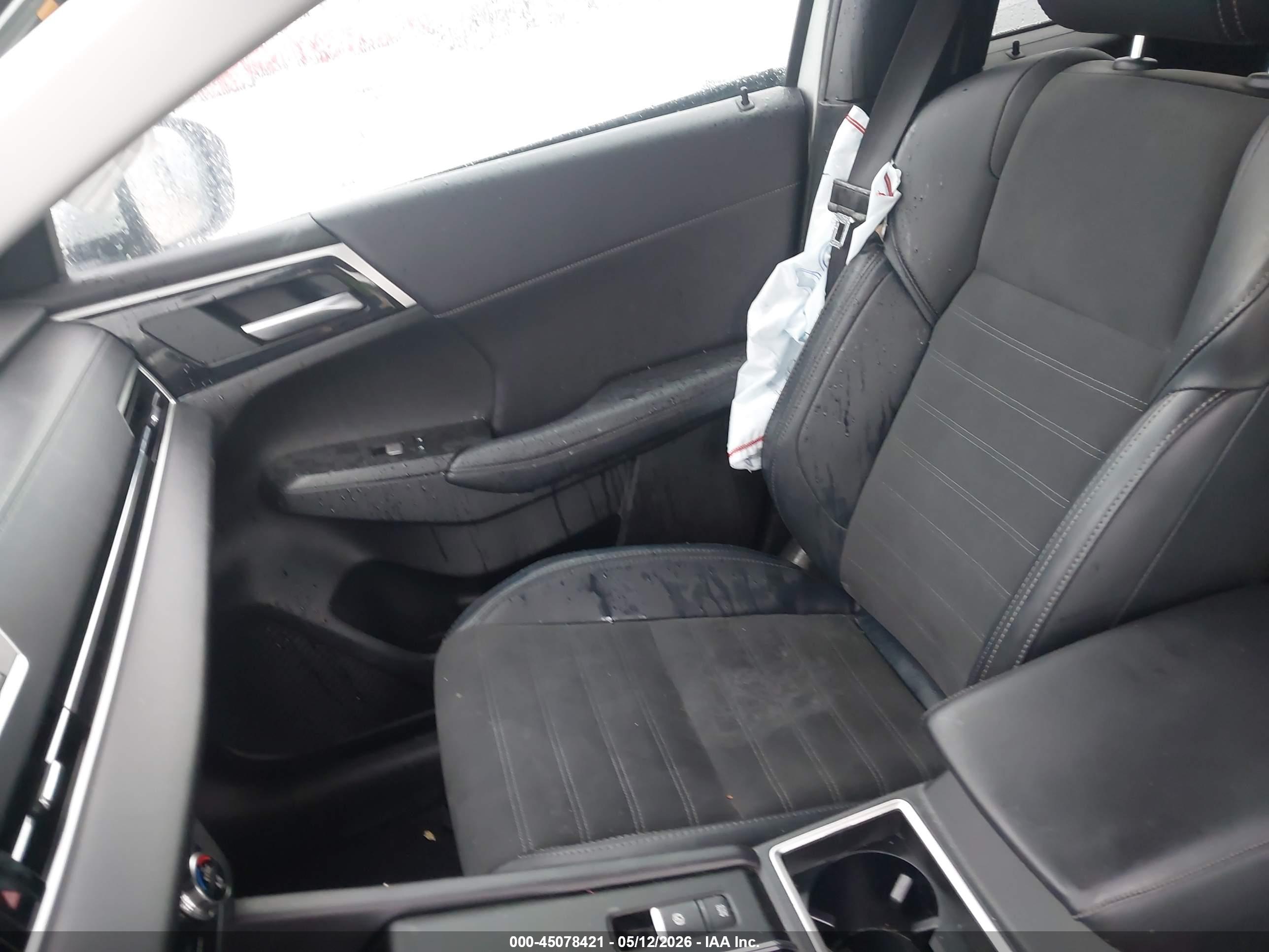 MITSUBISHI OUTLANDER image 5