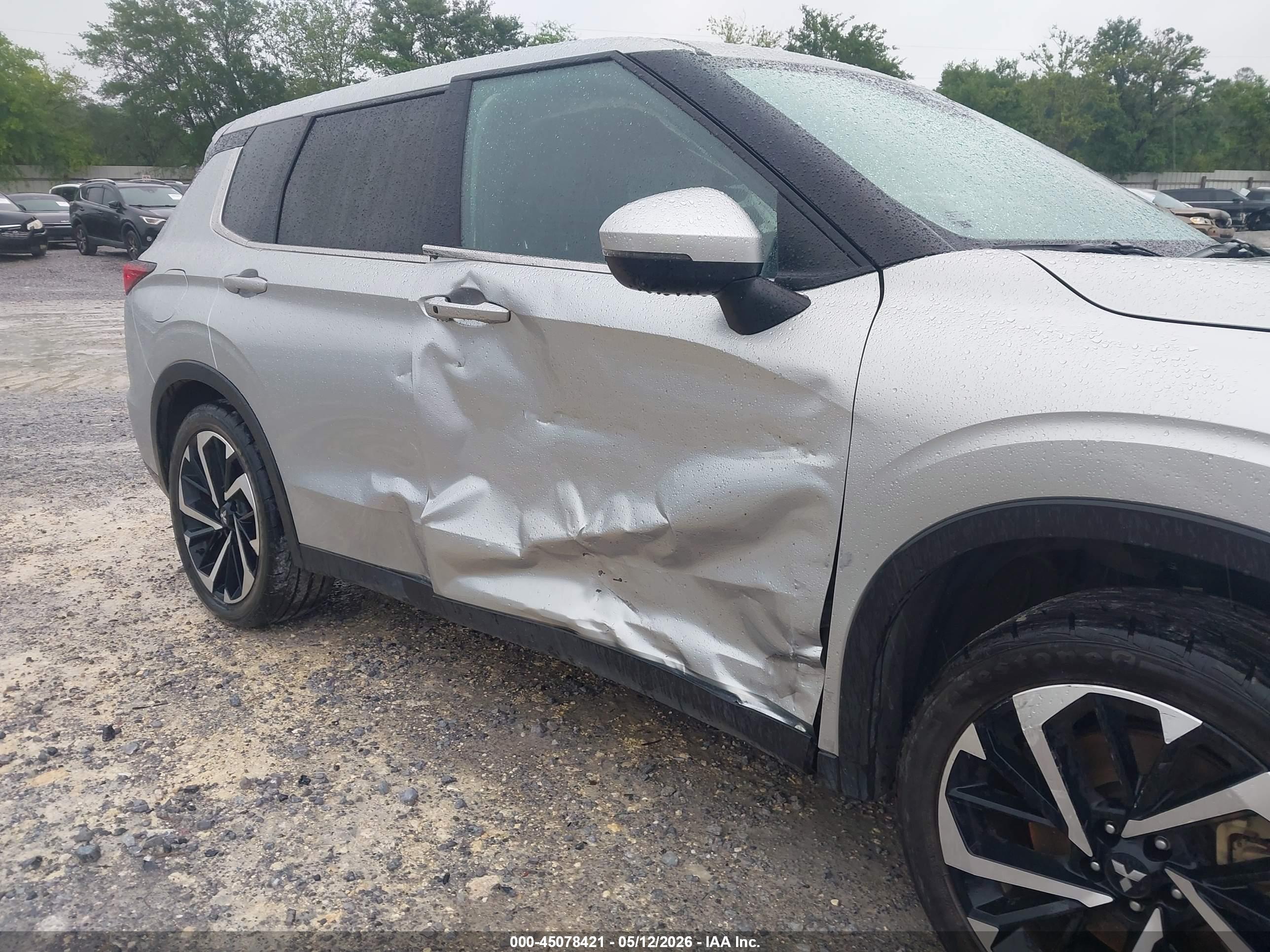 MITSUBISHI OUTLANDER image 6