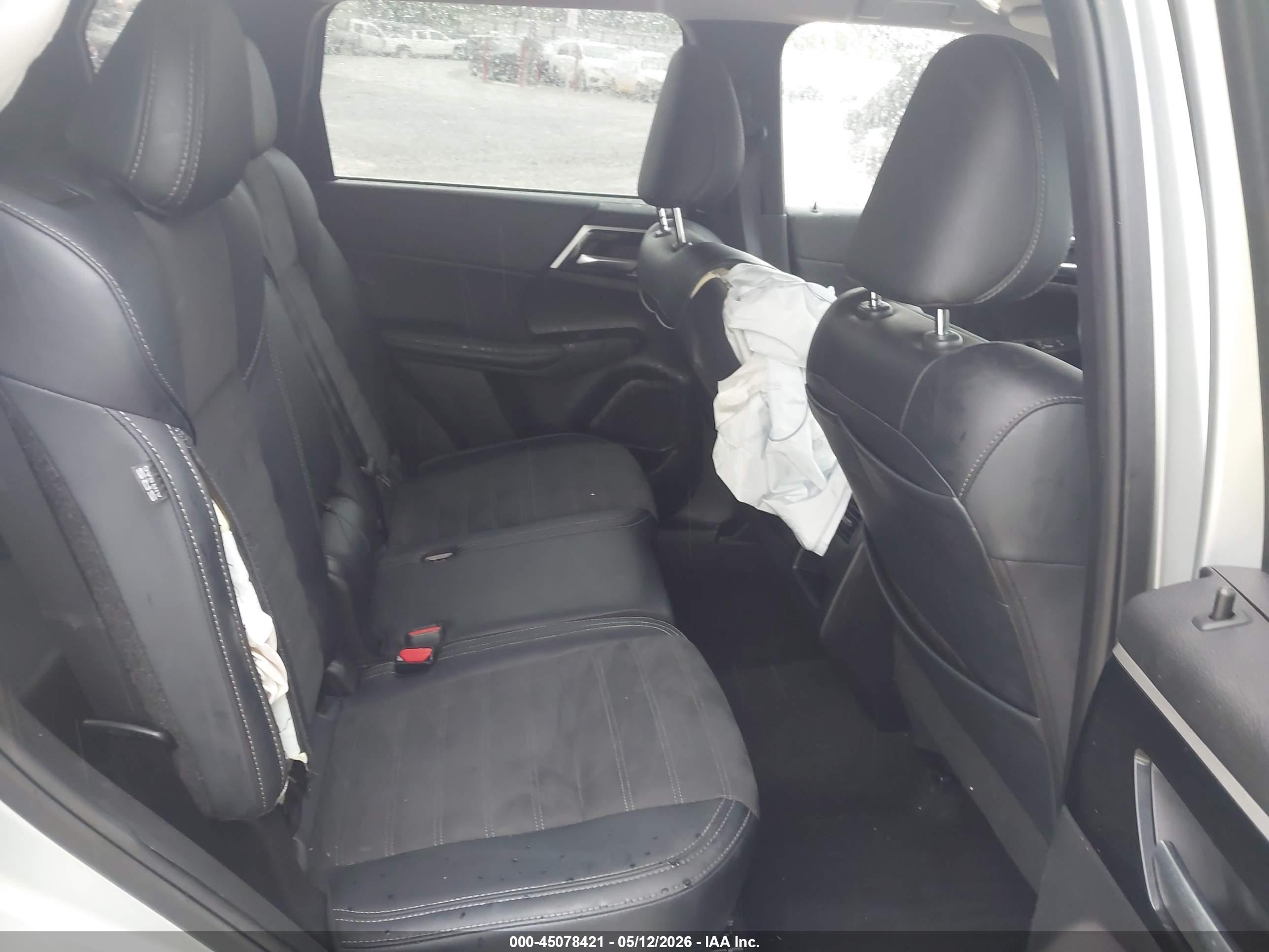 MITSUBISHI OUTLANDER image 8