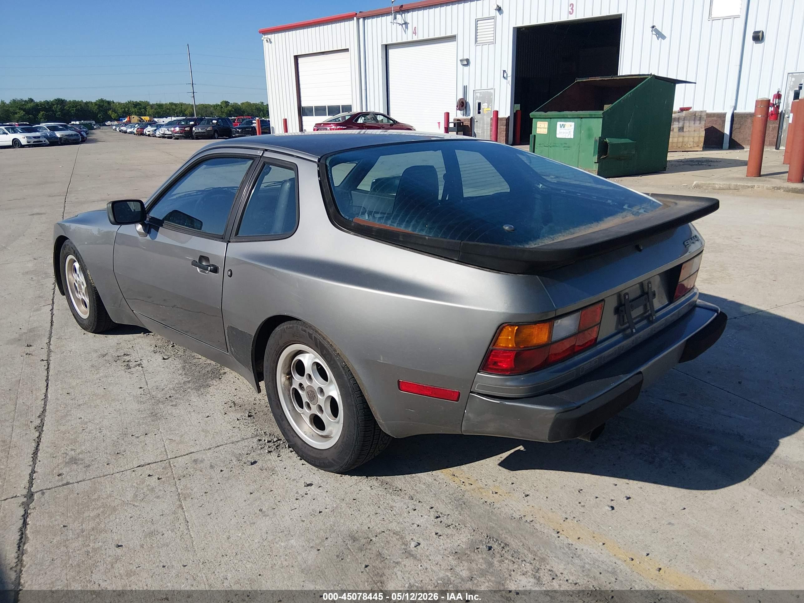 PORSCHE 944 image 3