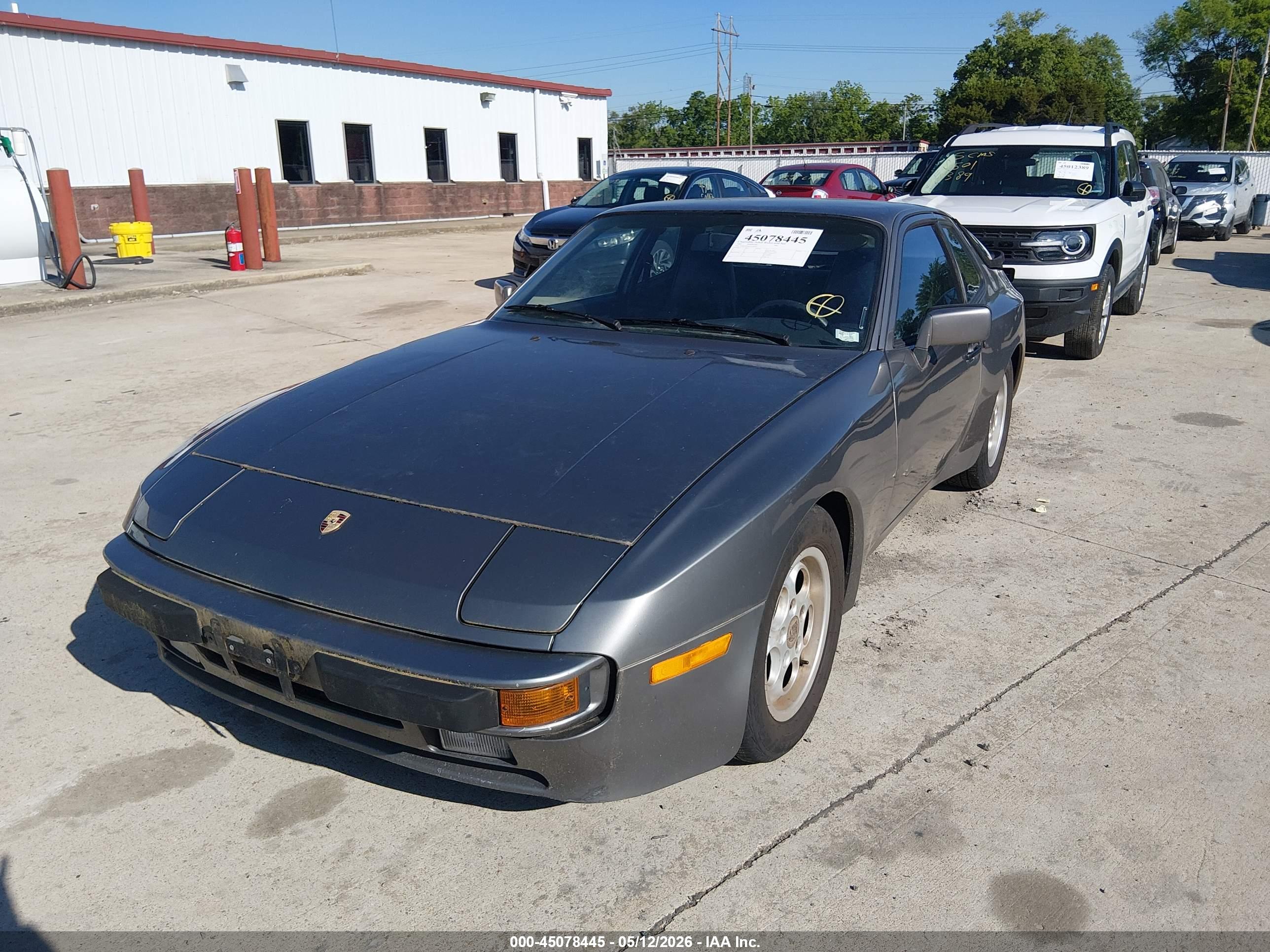 PORSCHE 944 image 6