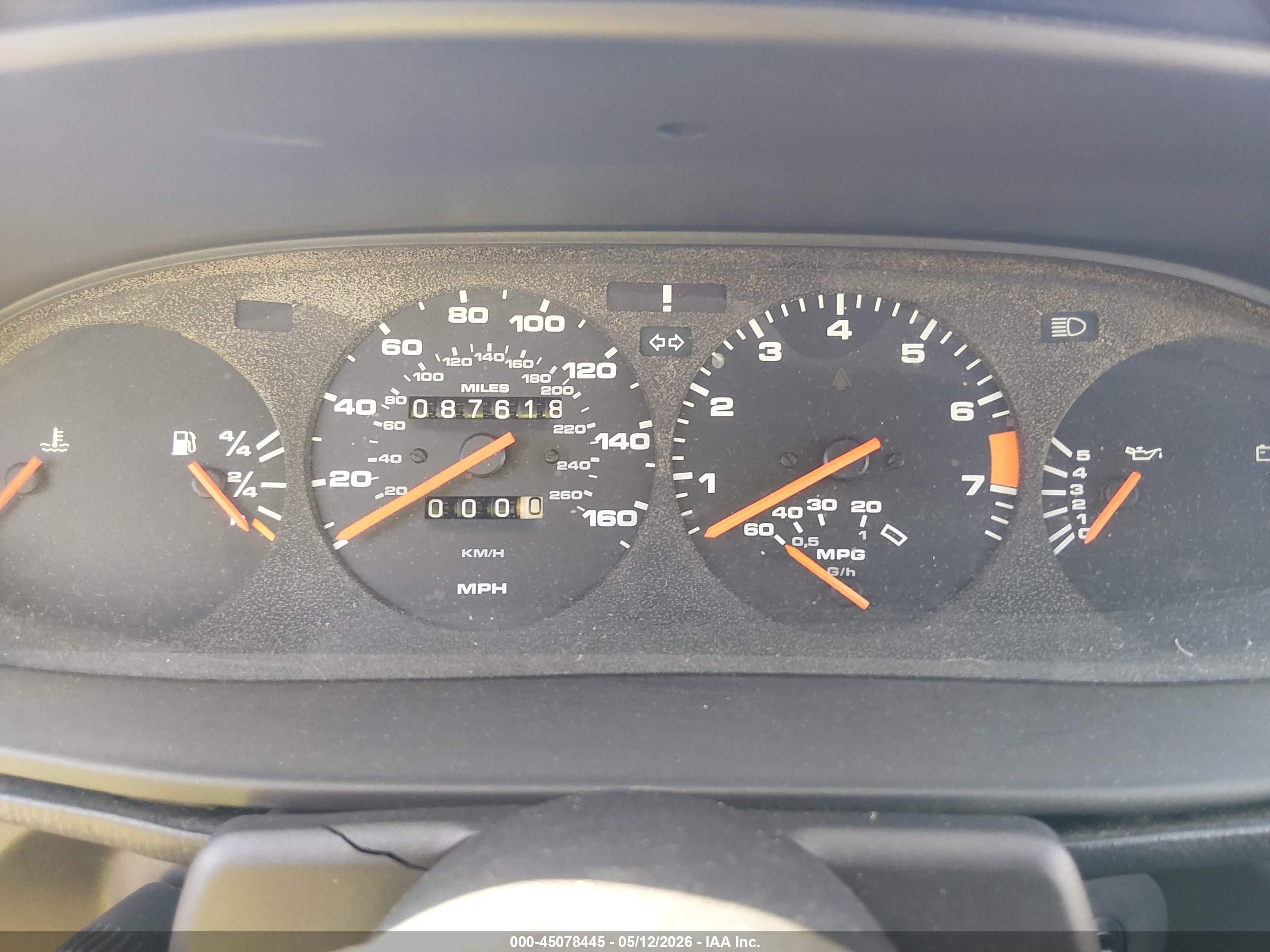 PORSCHE 944 image 7