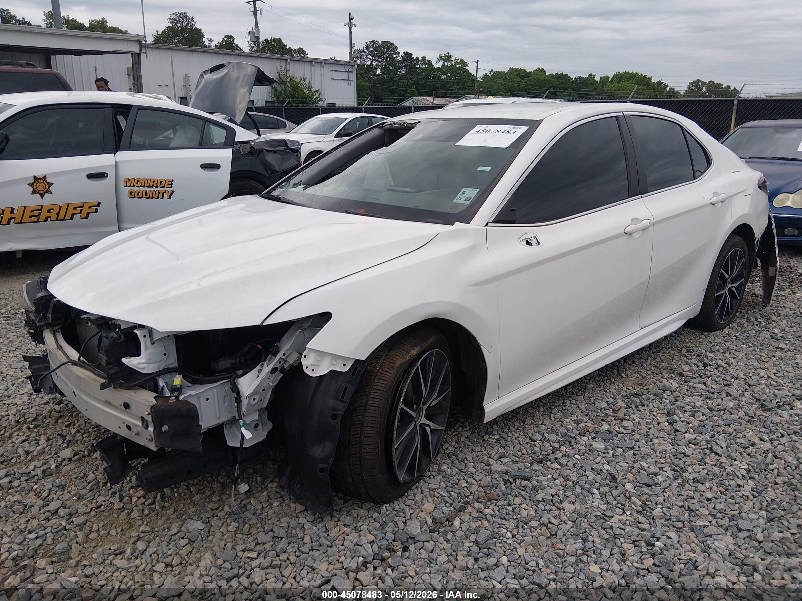 TOYOTA CAMRY image 2