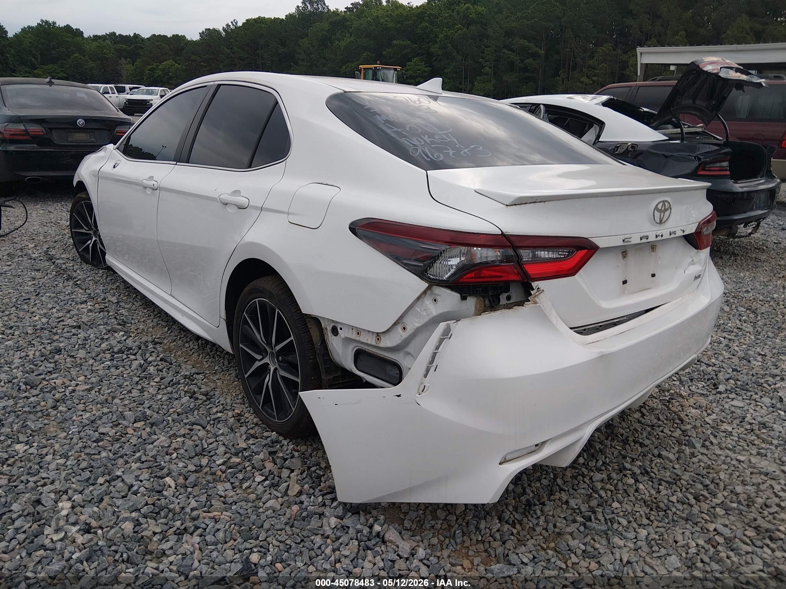 TOYOTA CAMRY image 3