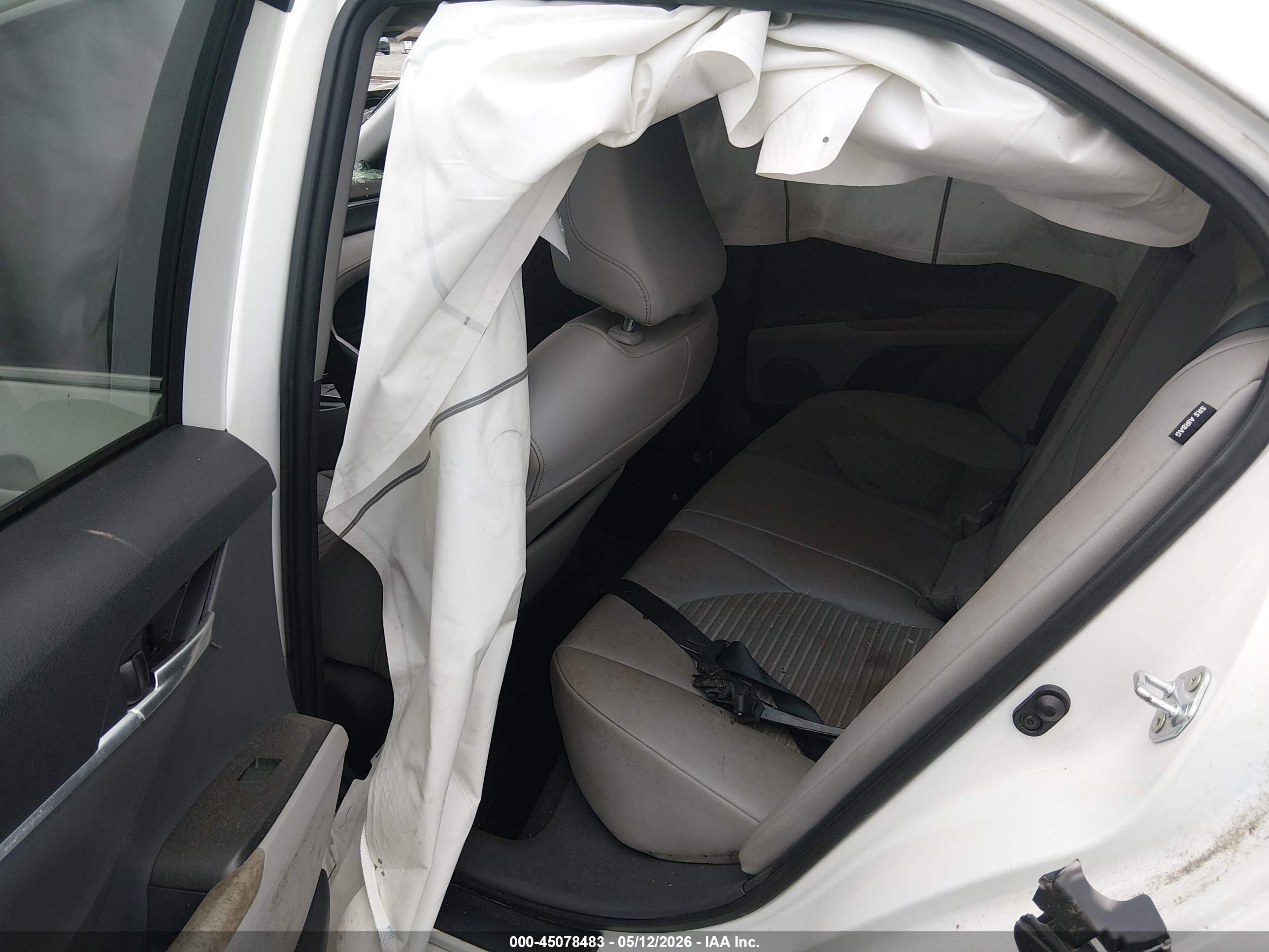 TOYOTA CAMRY image 8