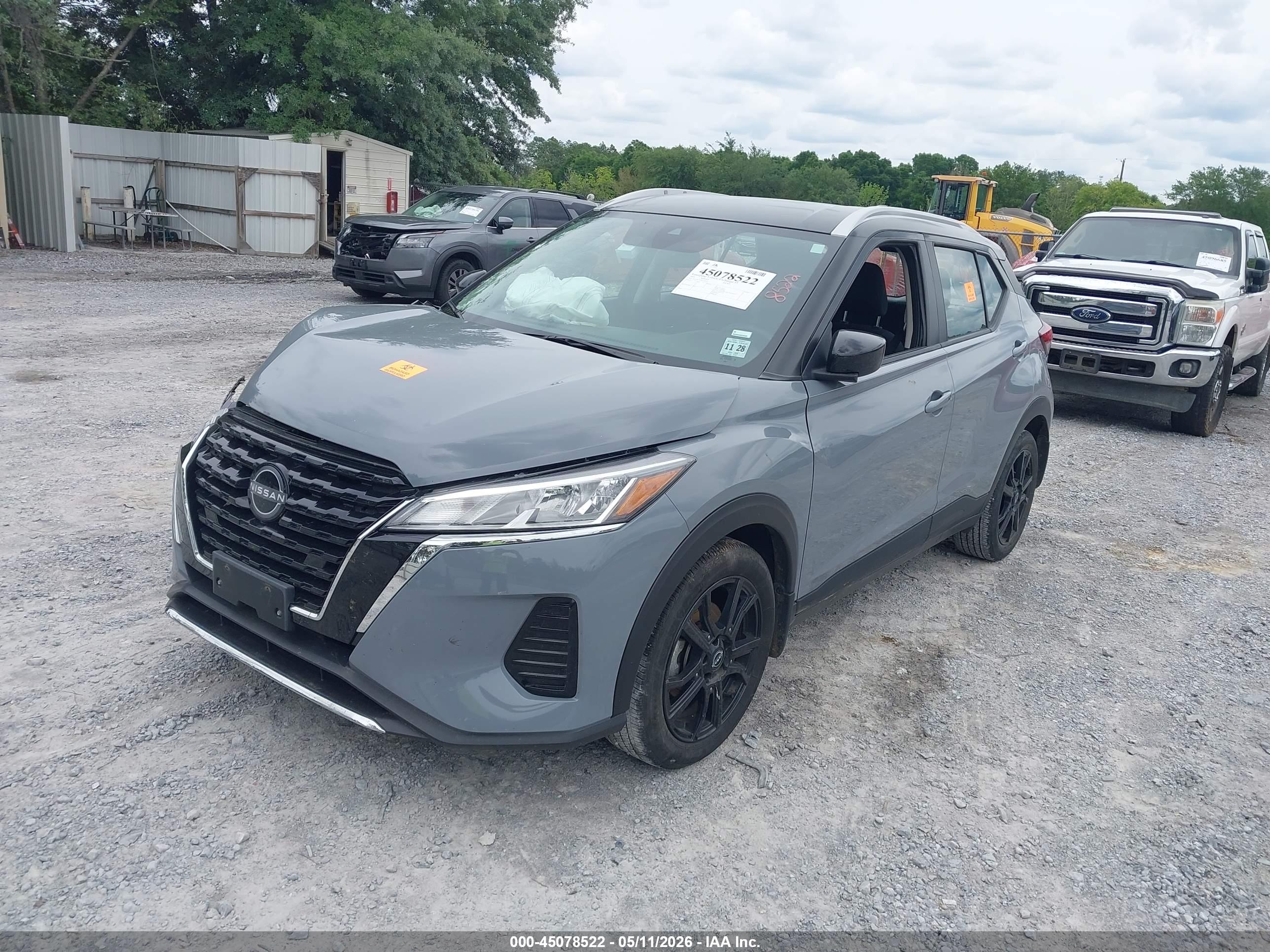 NISSAN KICKS image 2