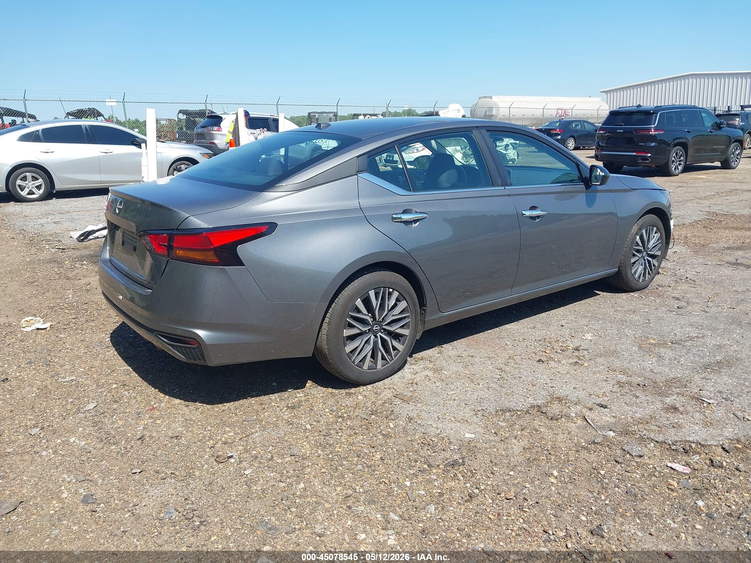 NISSAN ALTIMA image 4