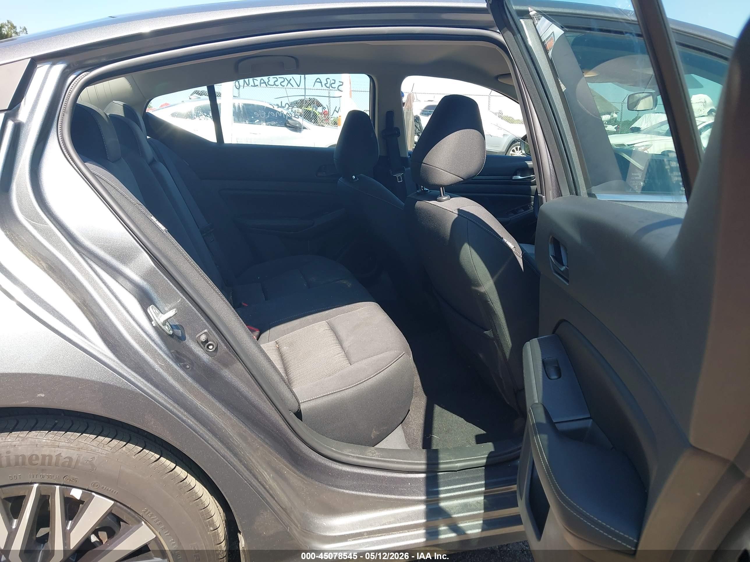 NISSAN ALTIMA image 8