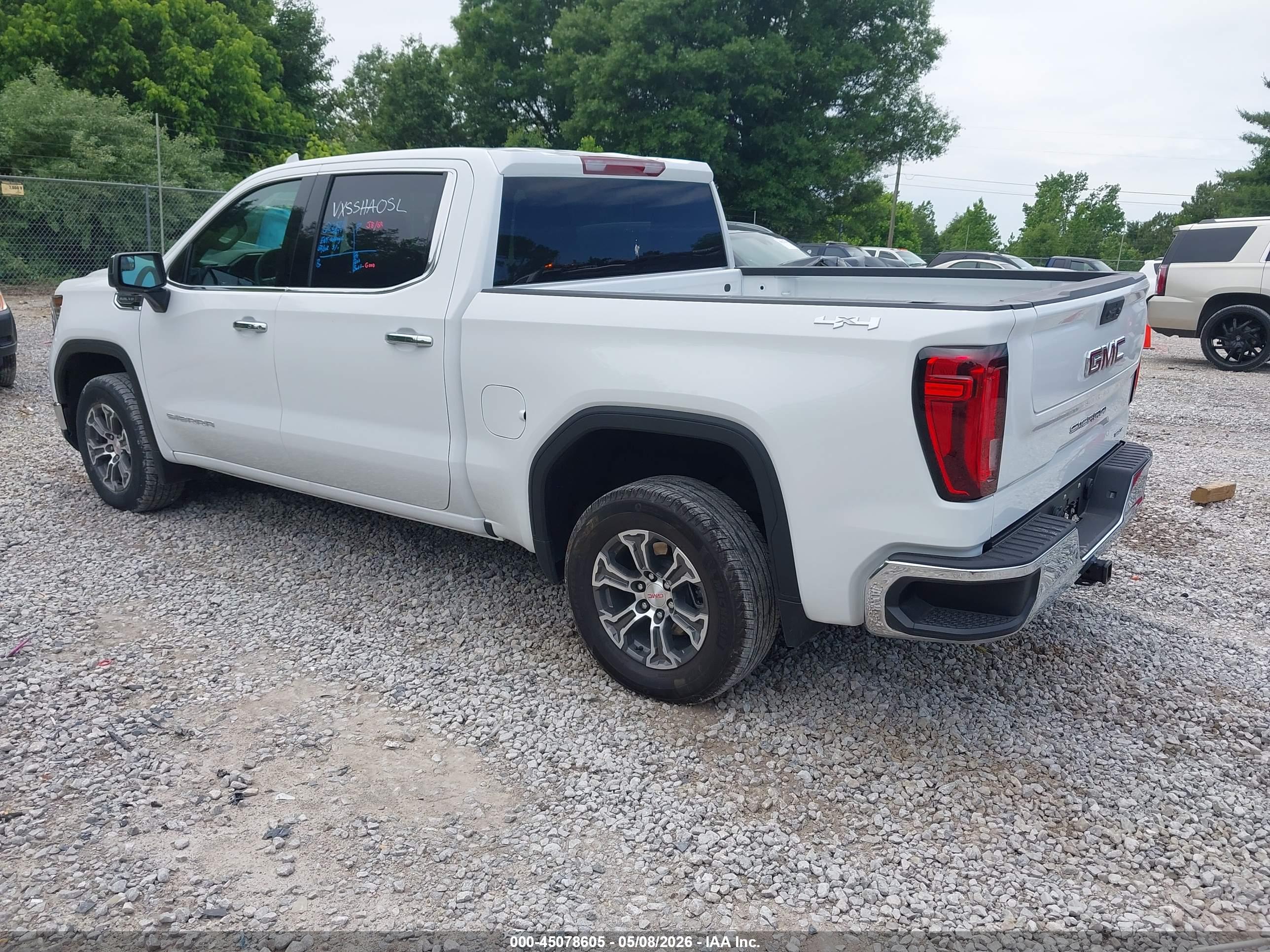 GMC SIERRA image 3