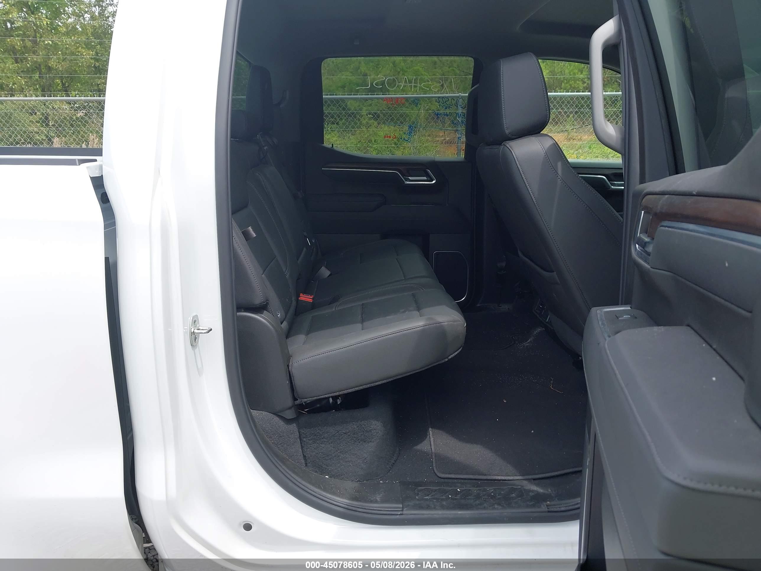 GMC SIERRA image 8