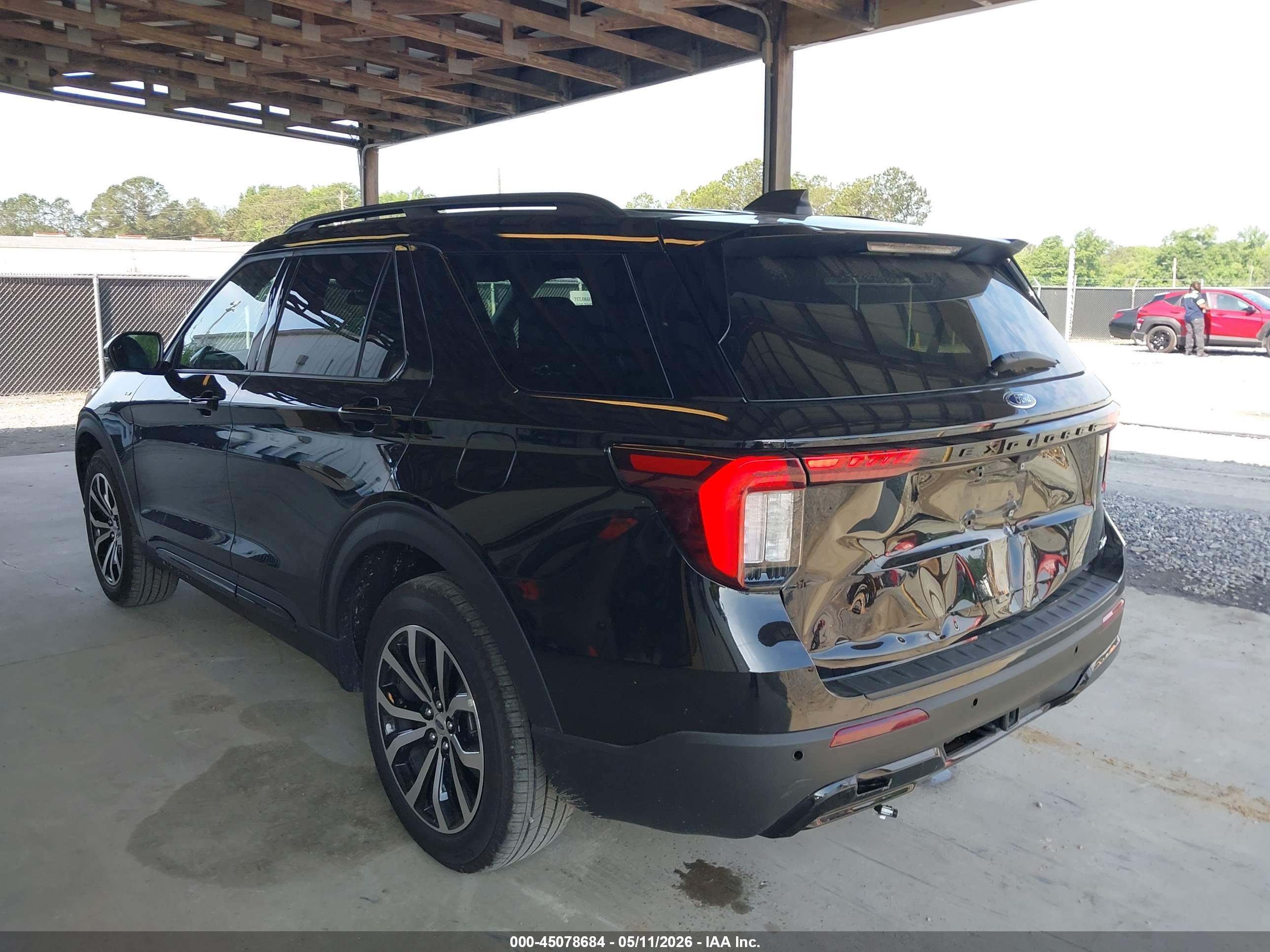 FORD EXPLORER image 3