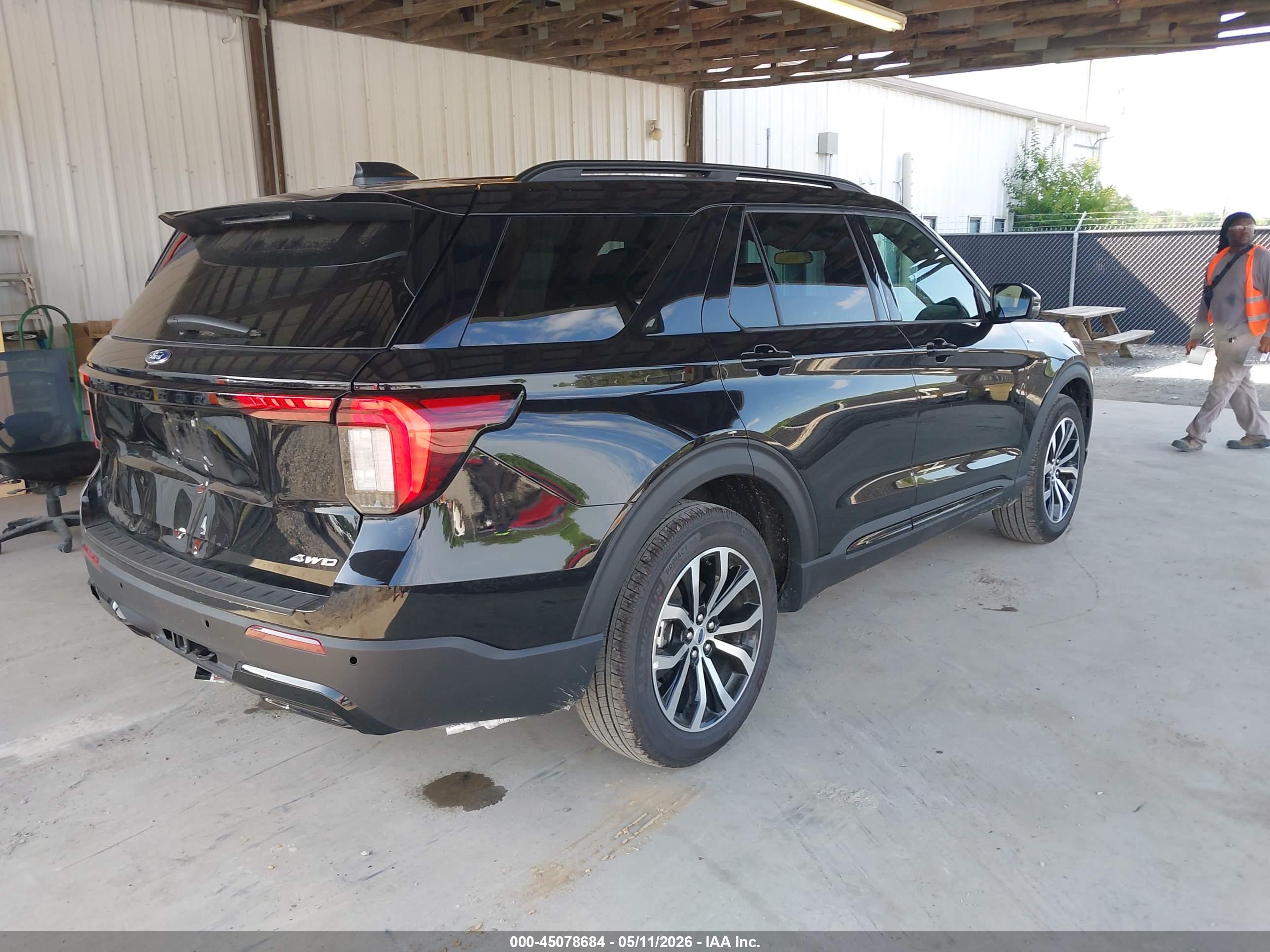 FORD EXPLORER image 4