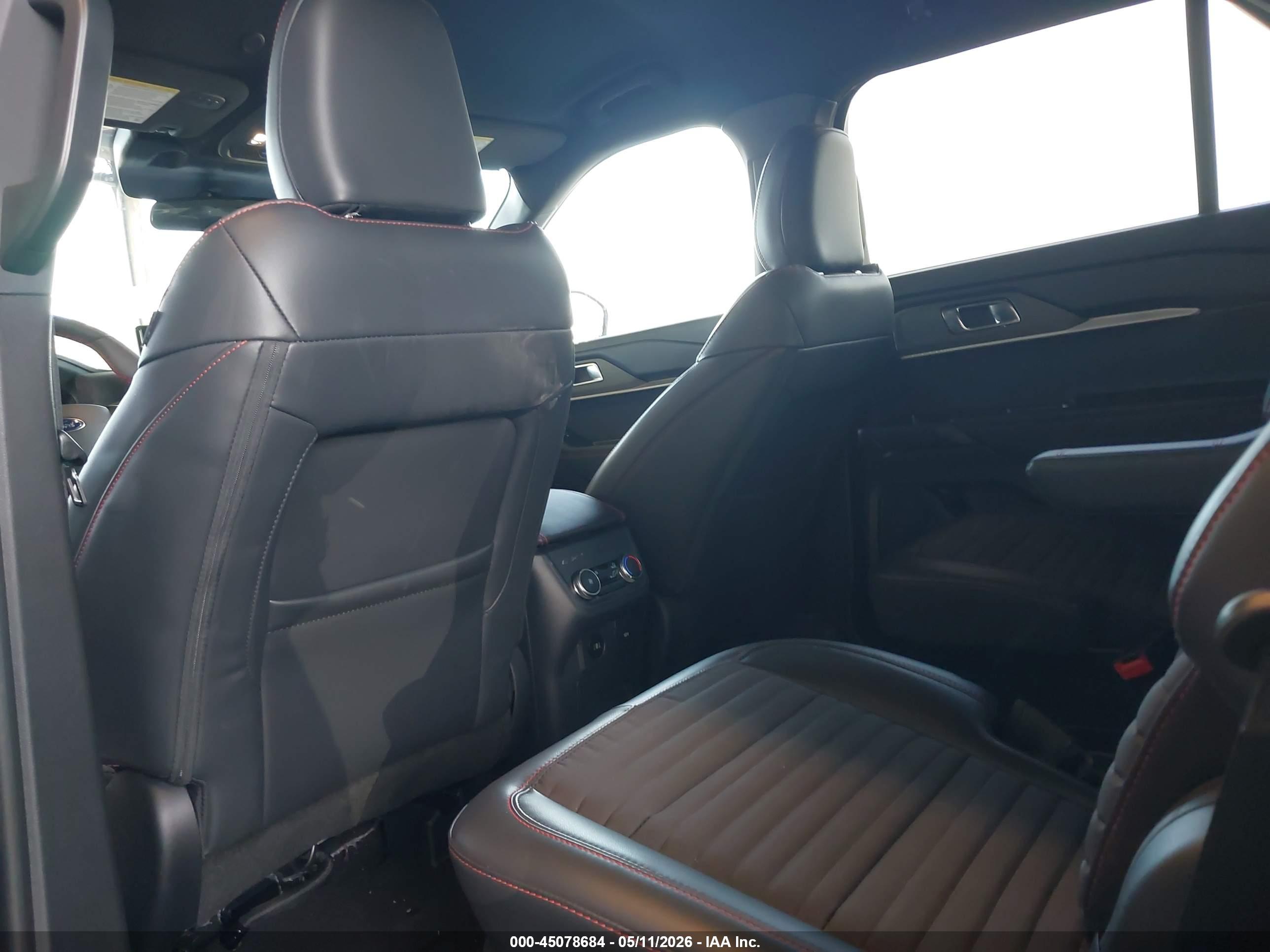 FORD EXPLORER image 8