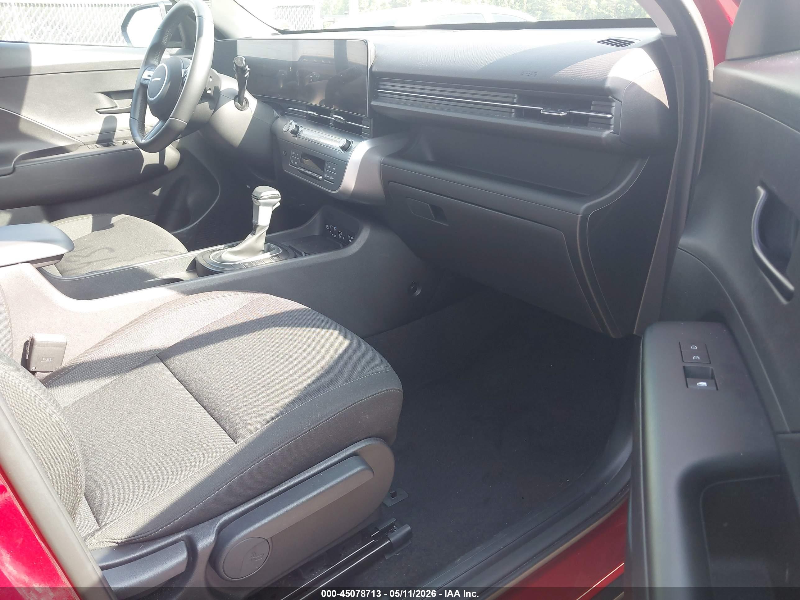 HYUNDAI KONA image 5