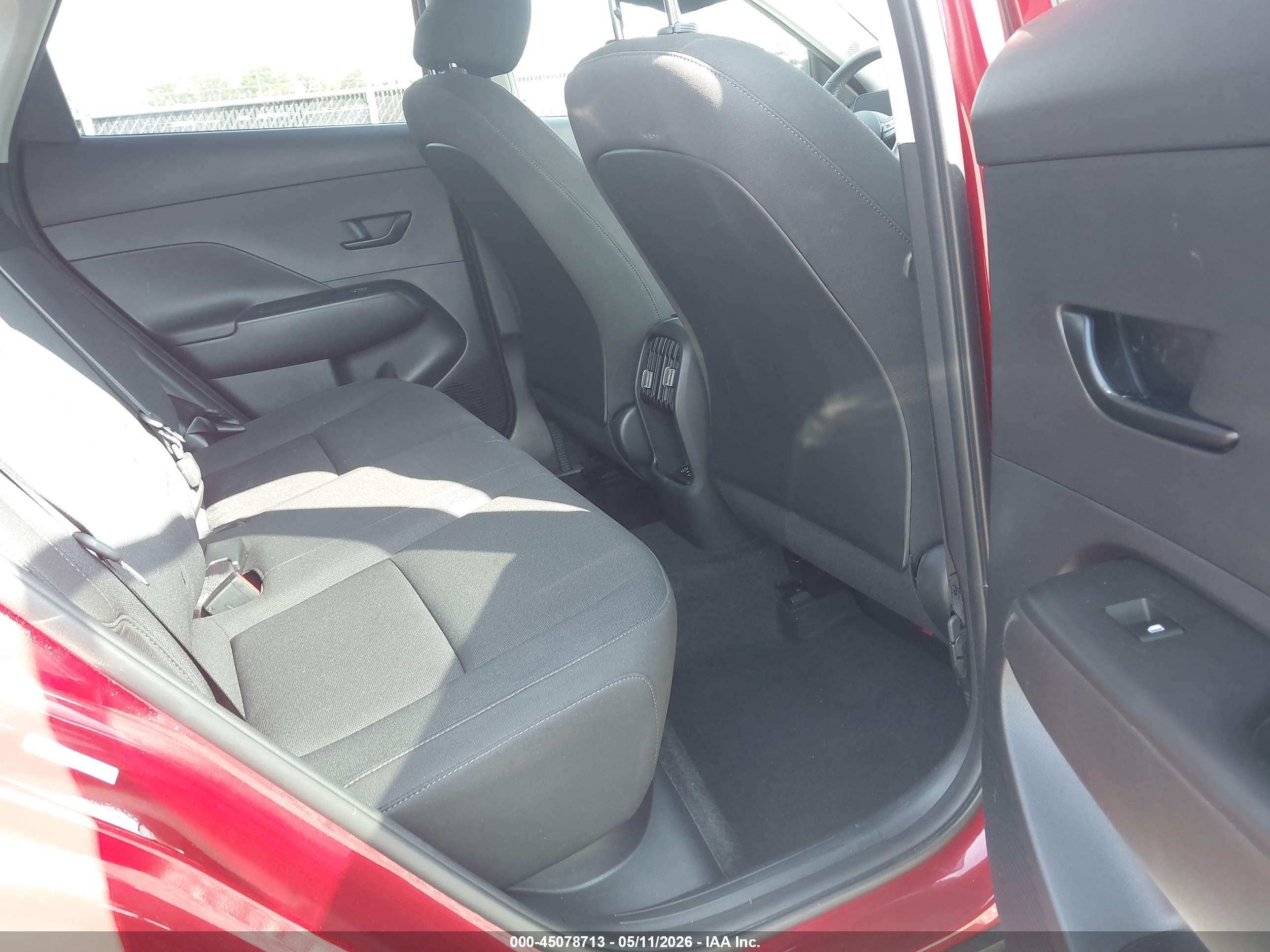HYUNDAI KONA image 8