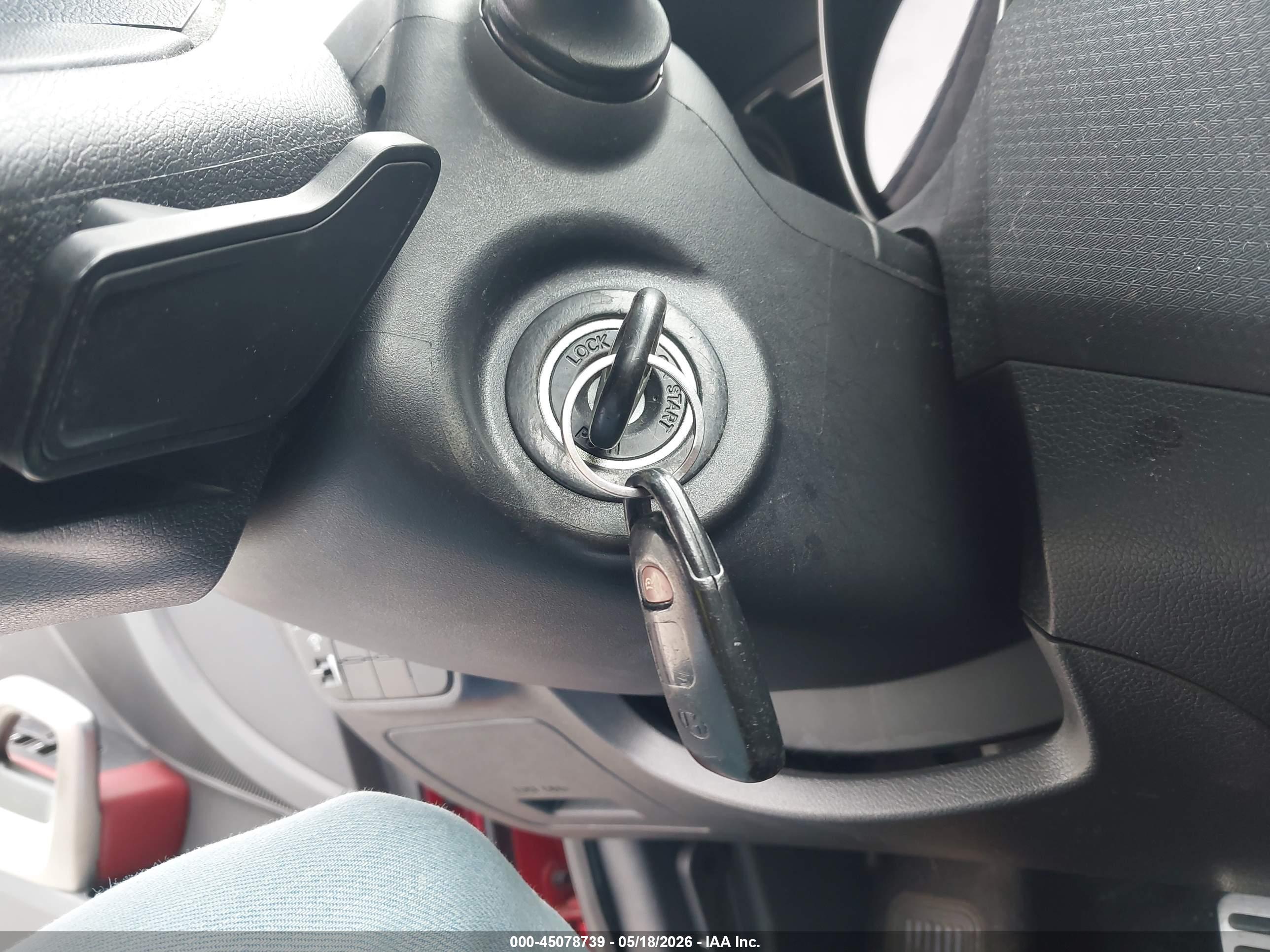 HYUNDAI VELOSTER image 11