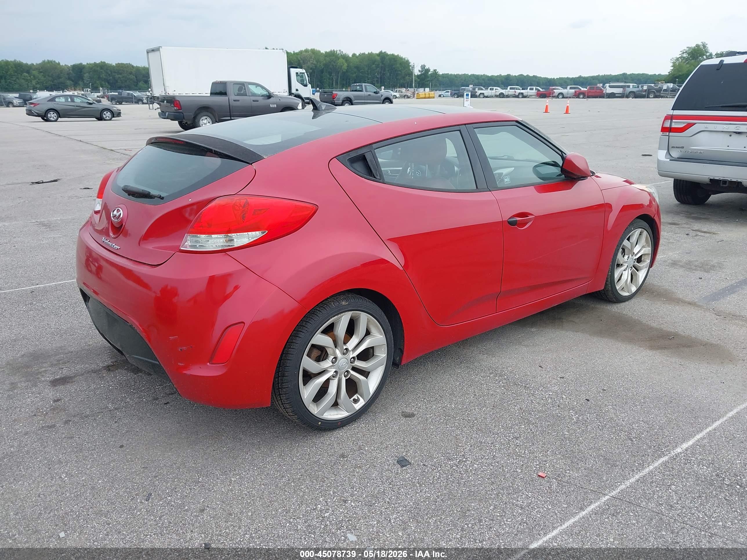 HYUNDAI VELOSTER image 4