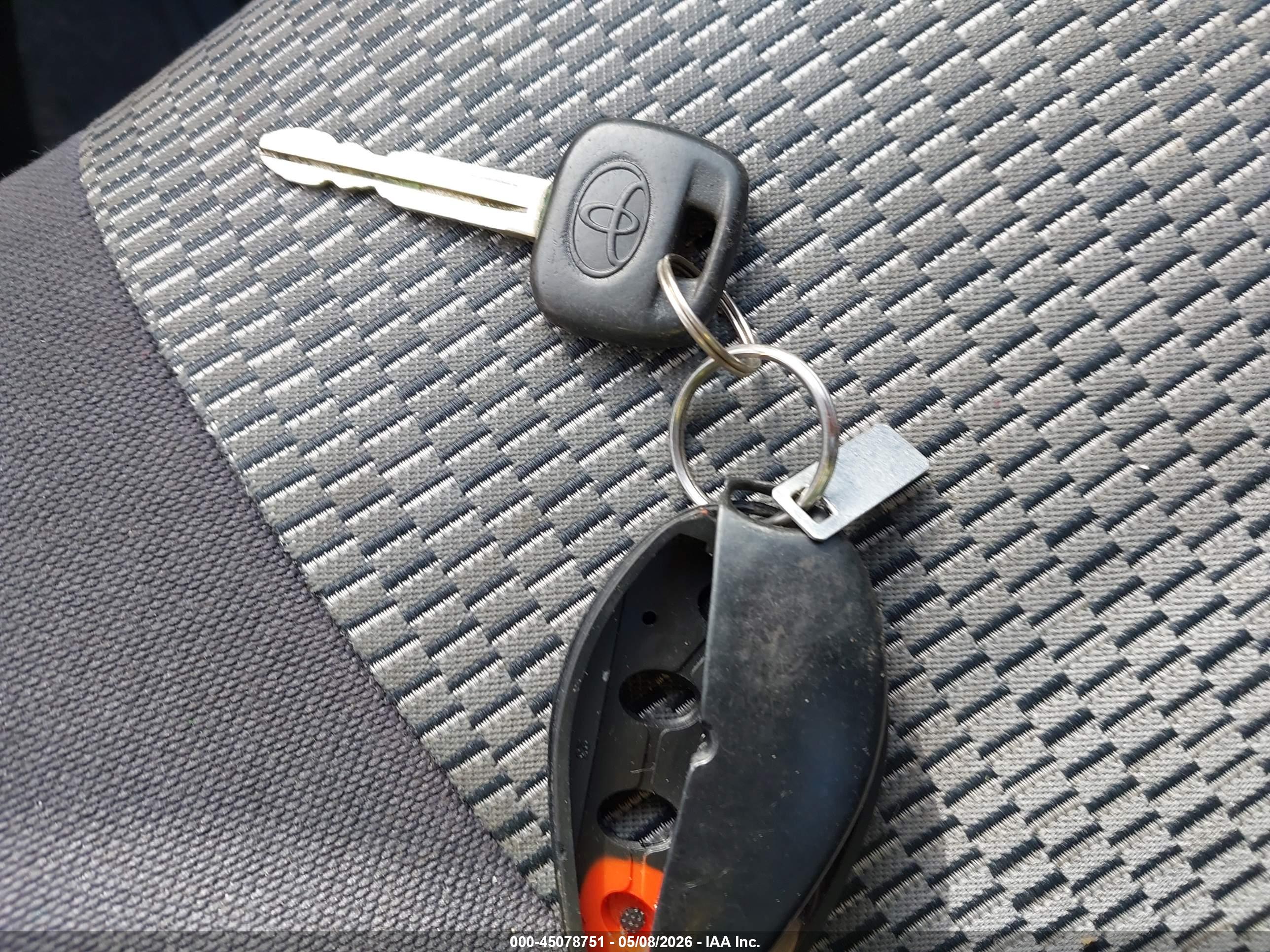 TOYOTA RAV4 image 11