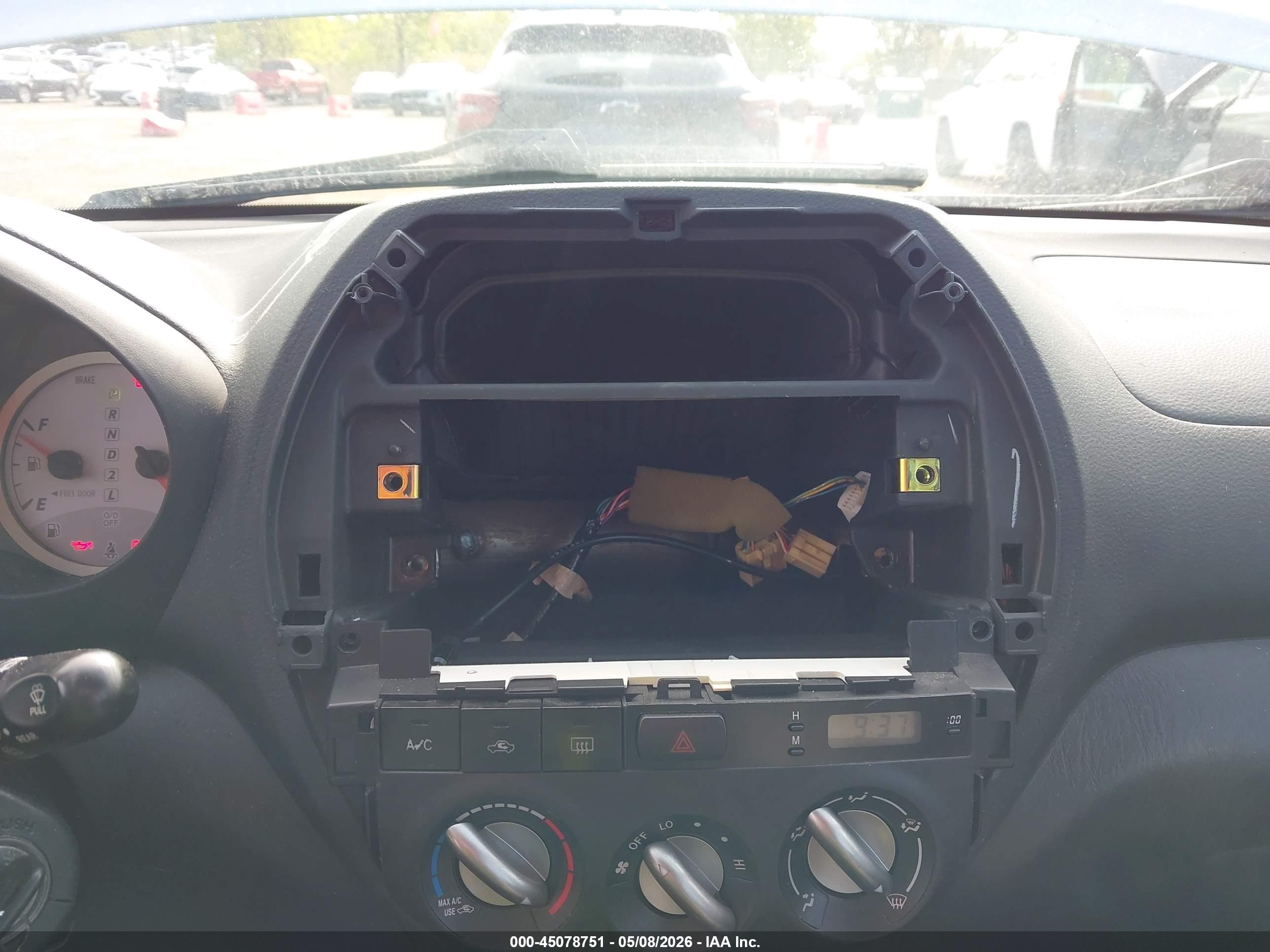 TOYOTA RAV4 image 6