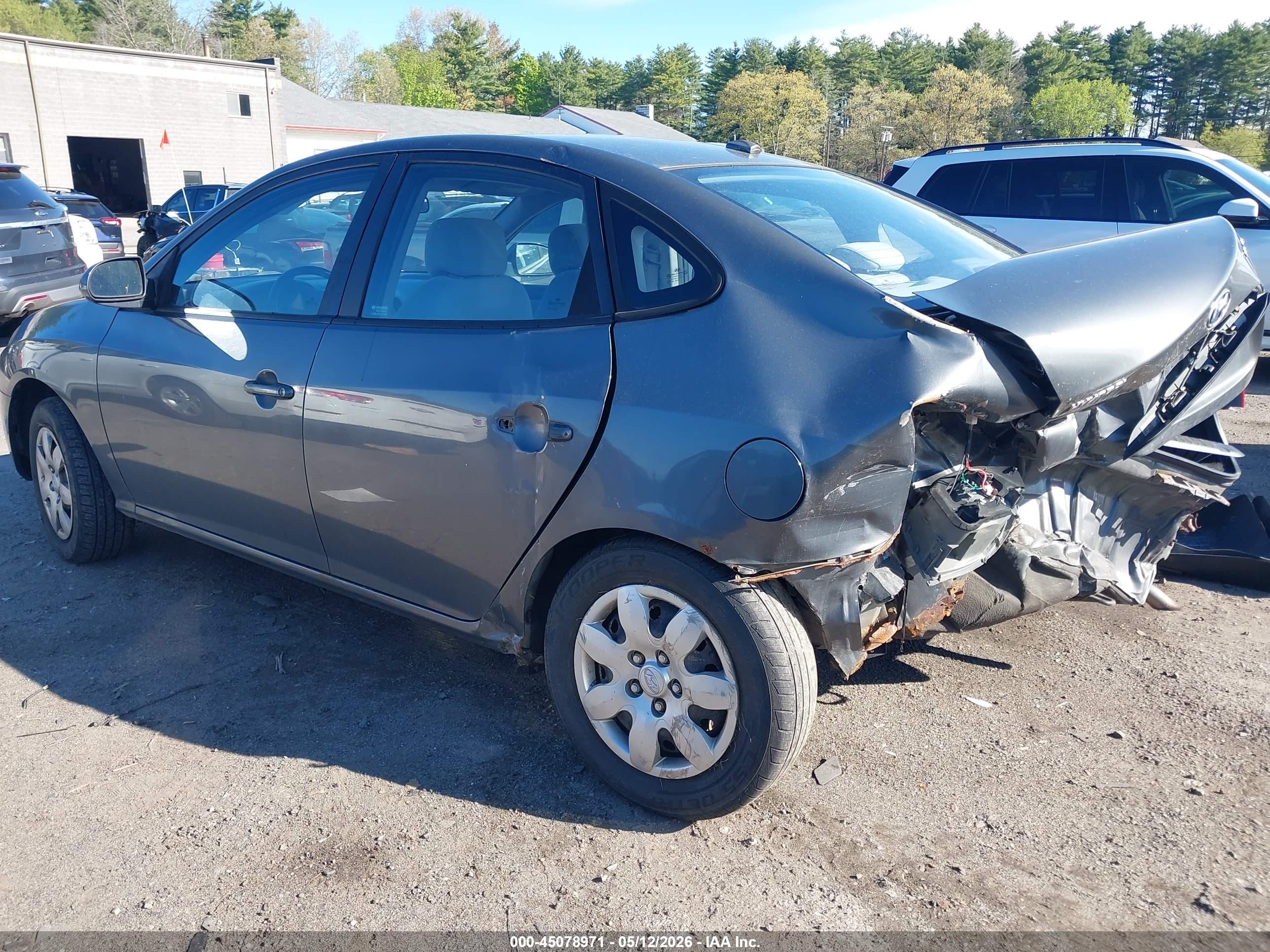 HYUNDAI ELANTRA image 3