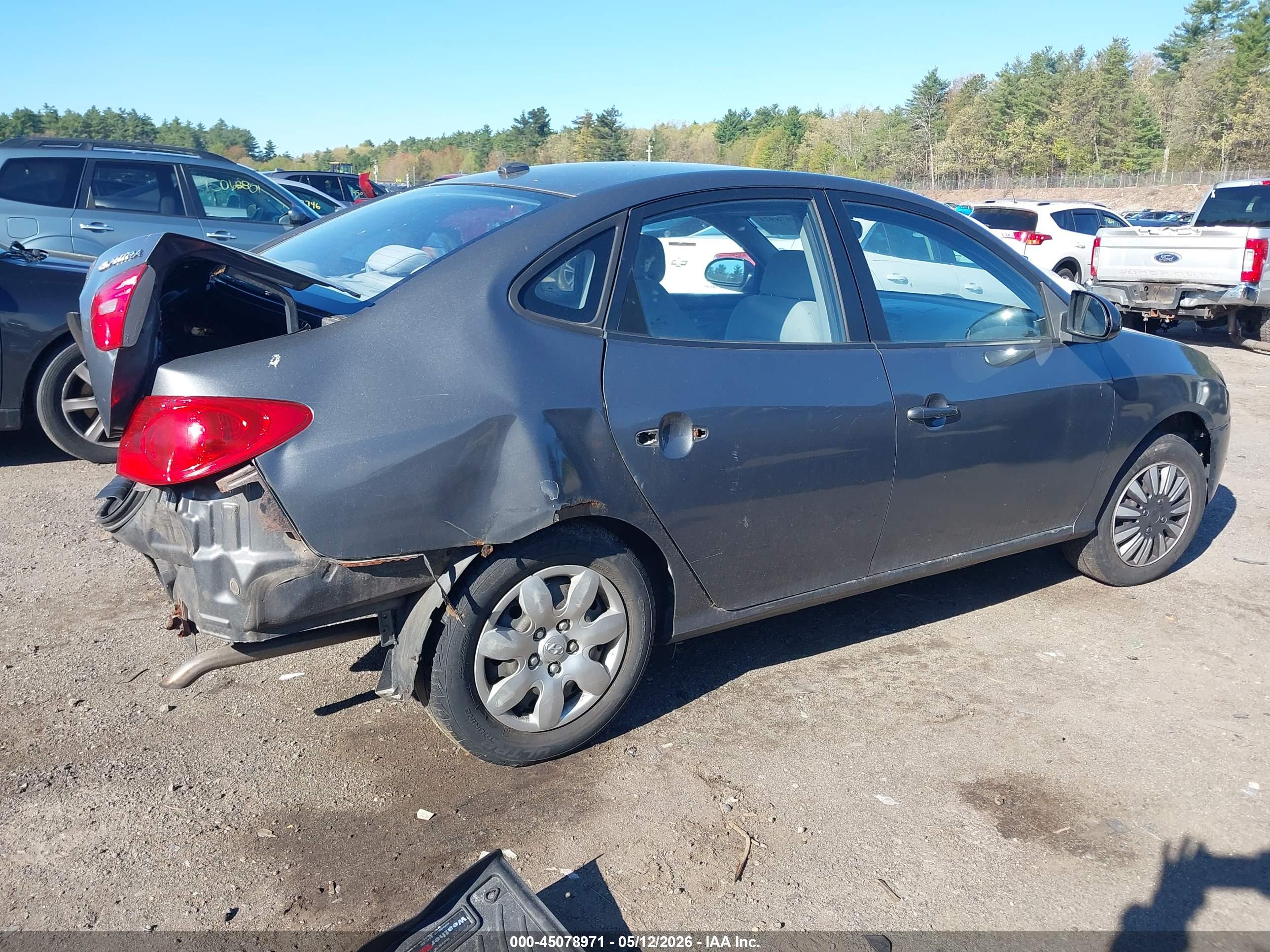 HYUNDAI ELANTRA image 4