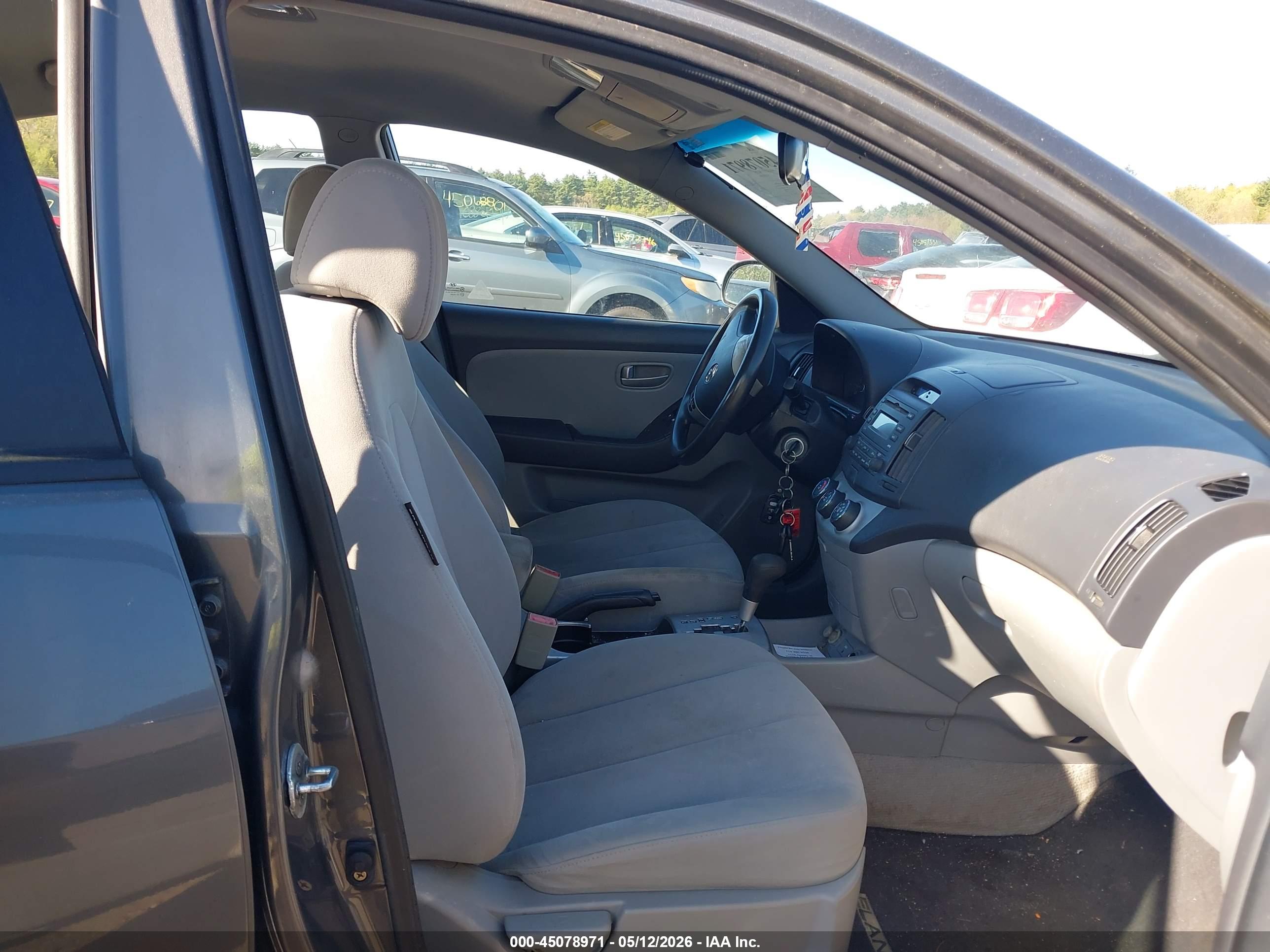 HYUNDAI ELANTRA image 5