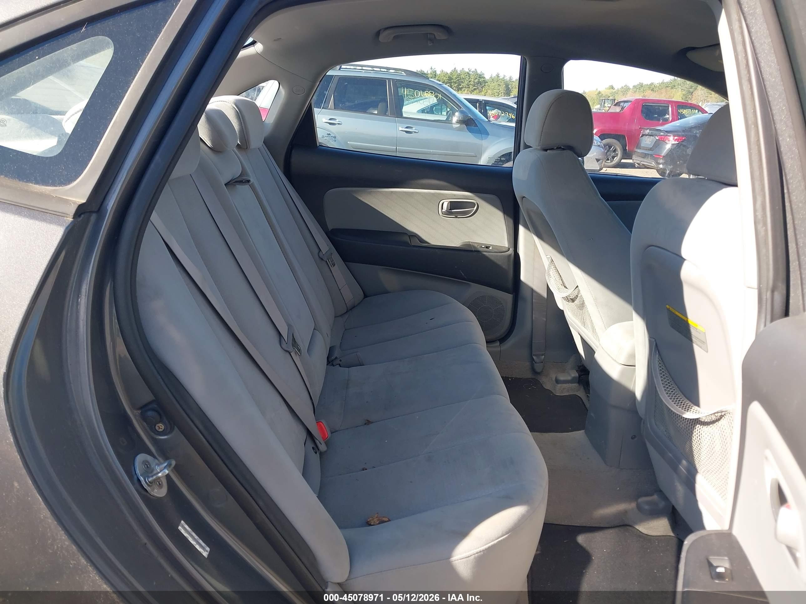 HYUNDAI ELANTRA image 8