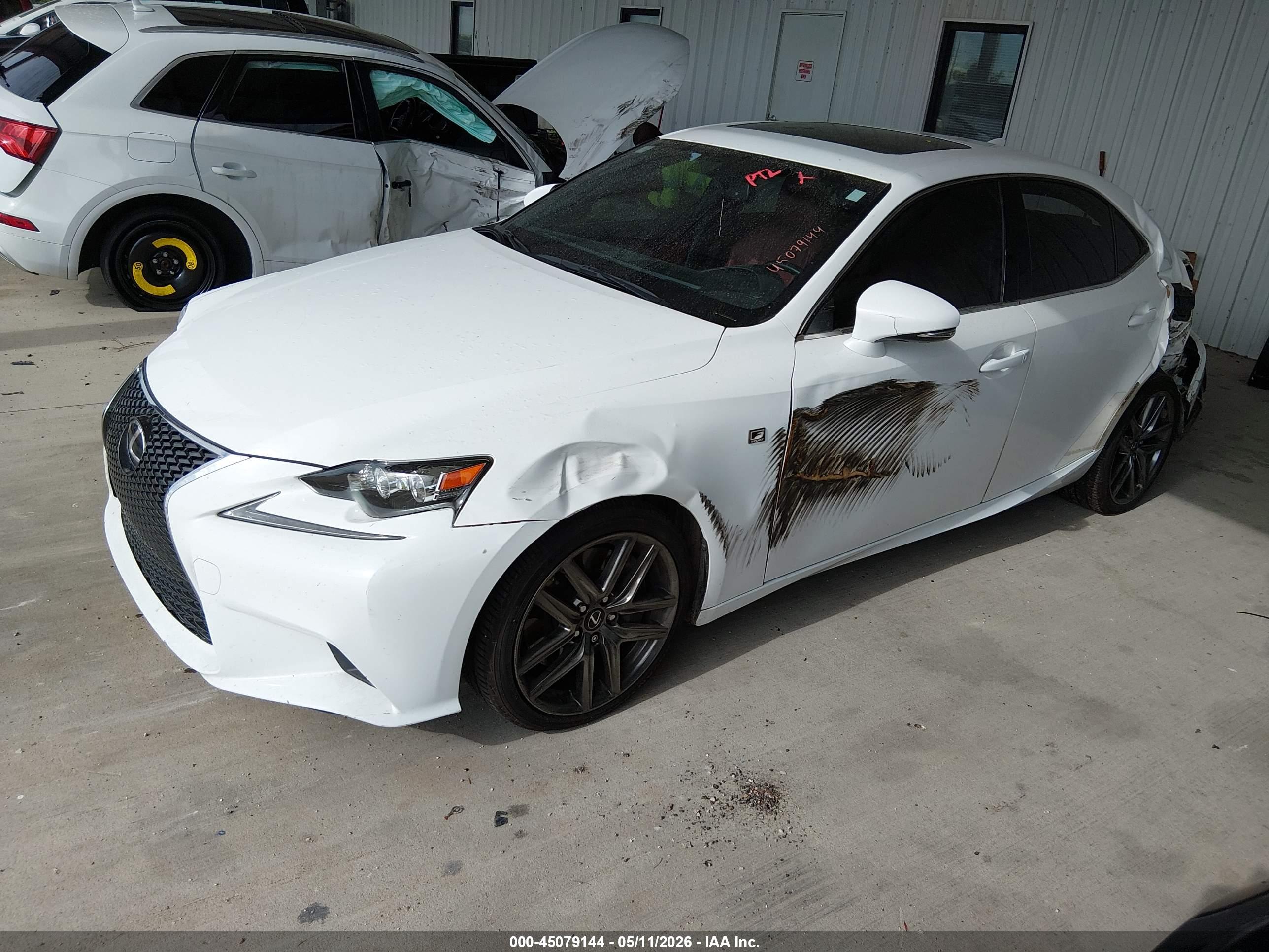 LEXUS IS image 2