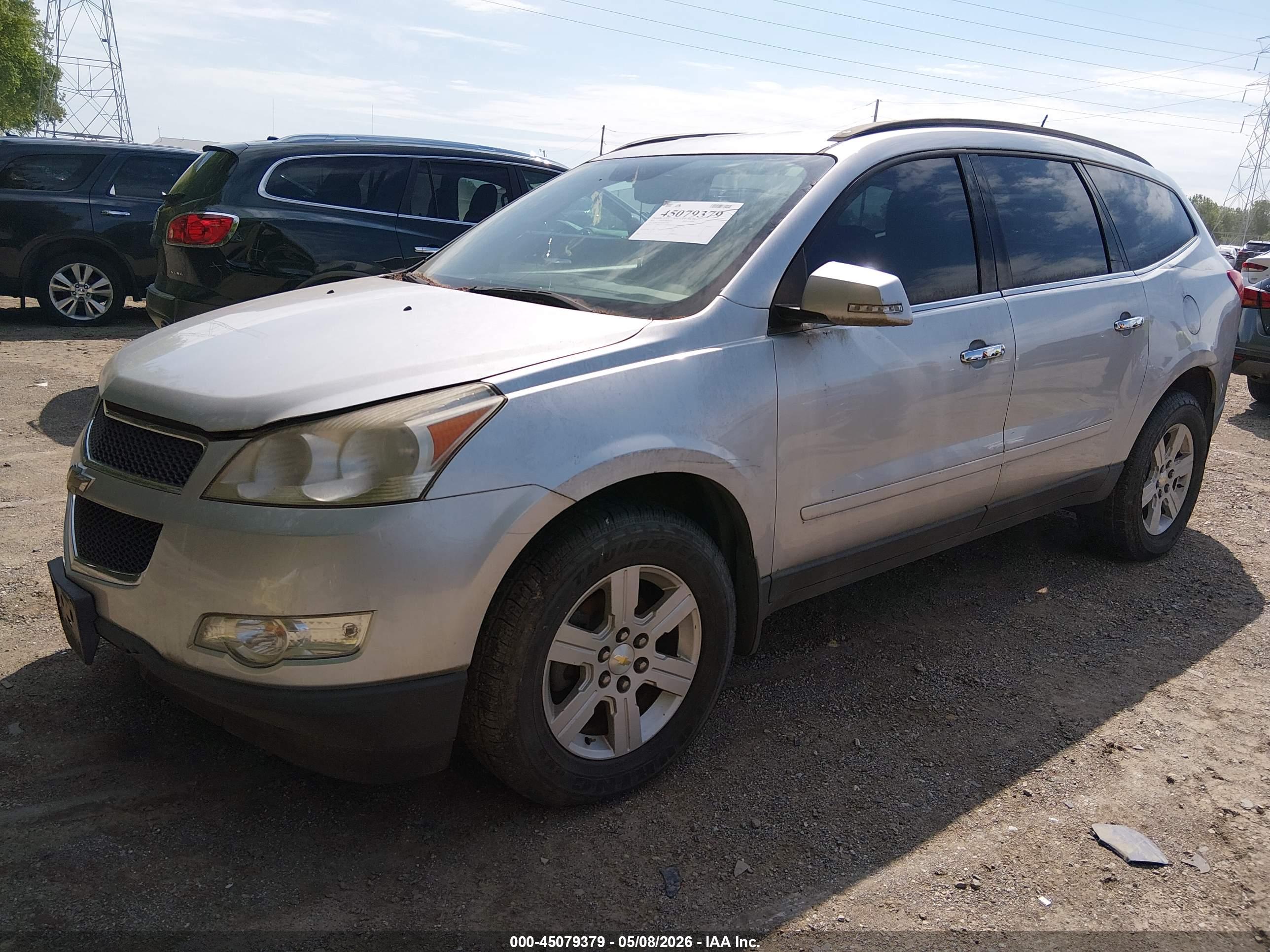 CHEVROLET TRAVERSE image 2
