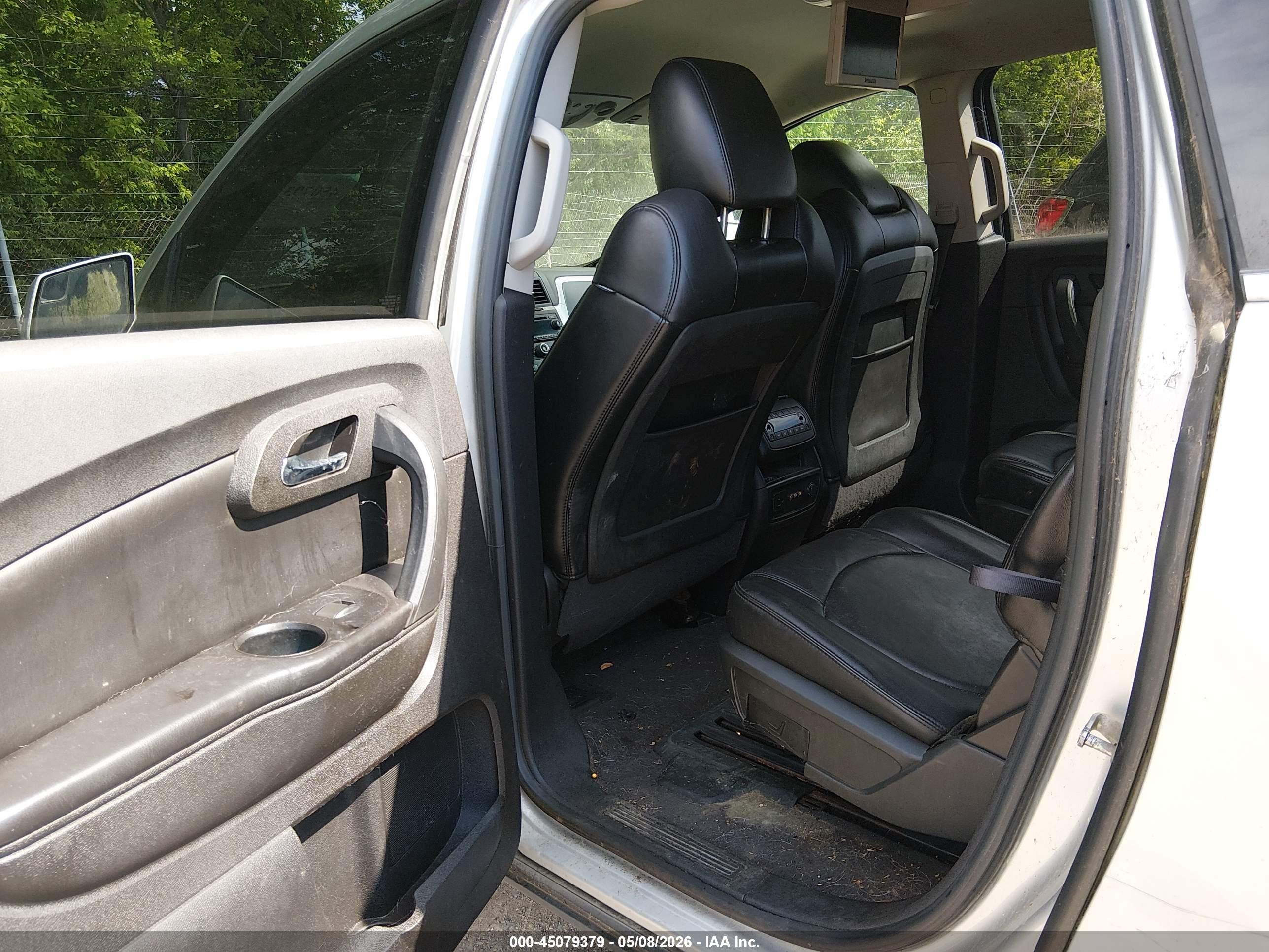 CHEVROLET TRAVERSE image 8