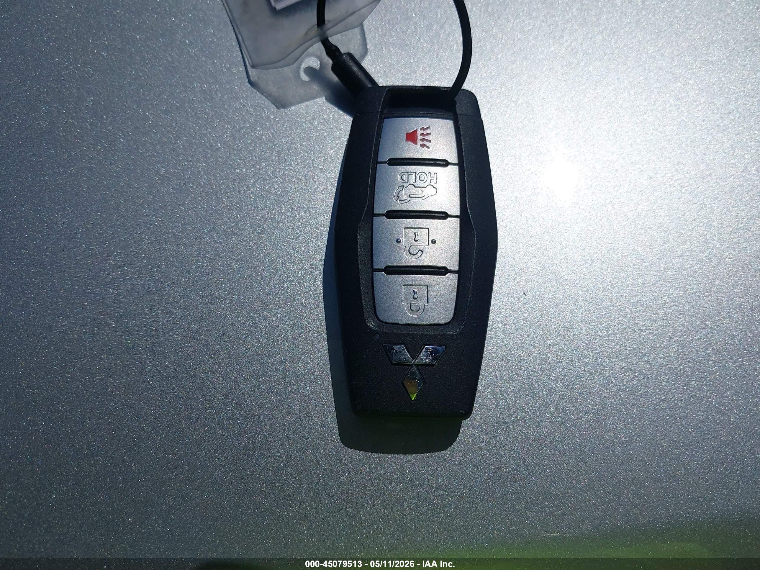 MITSUBISHI OUTLANDER image 11