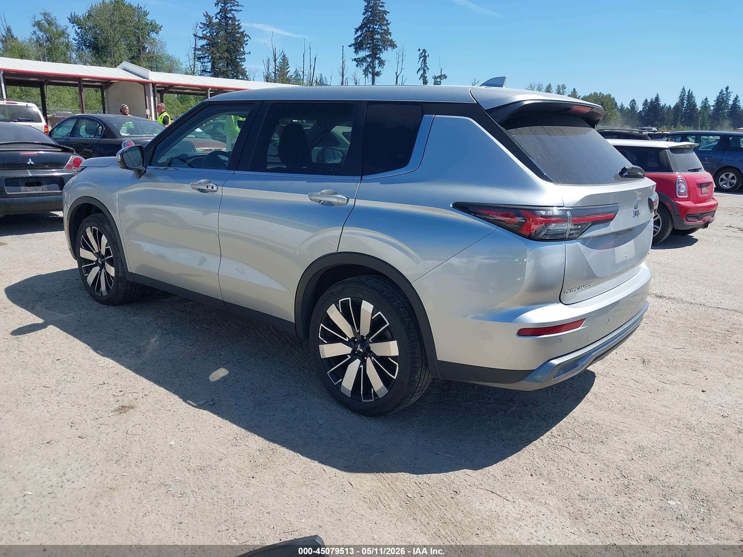 MITSUBISHI OUTLANDER image 3