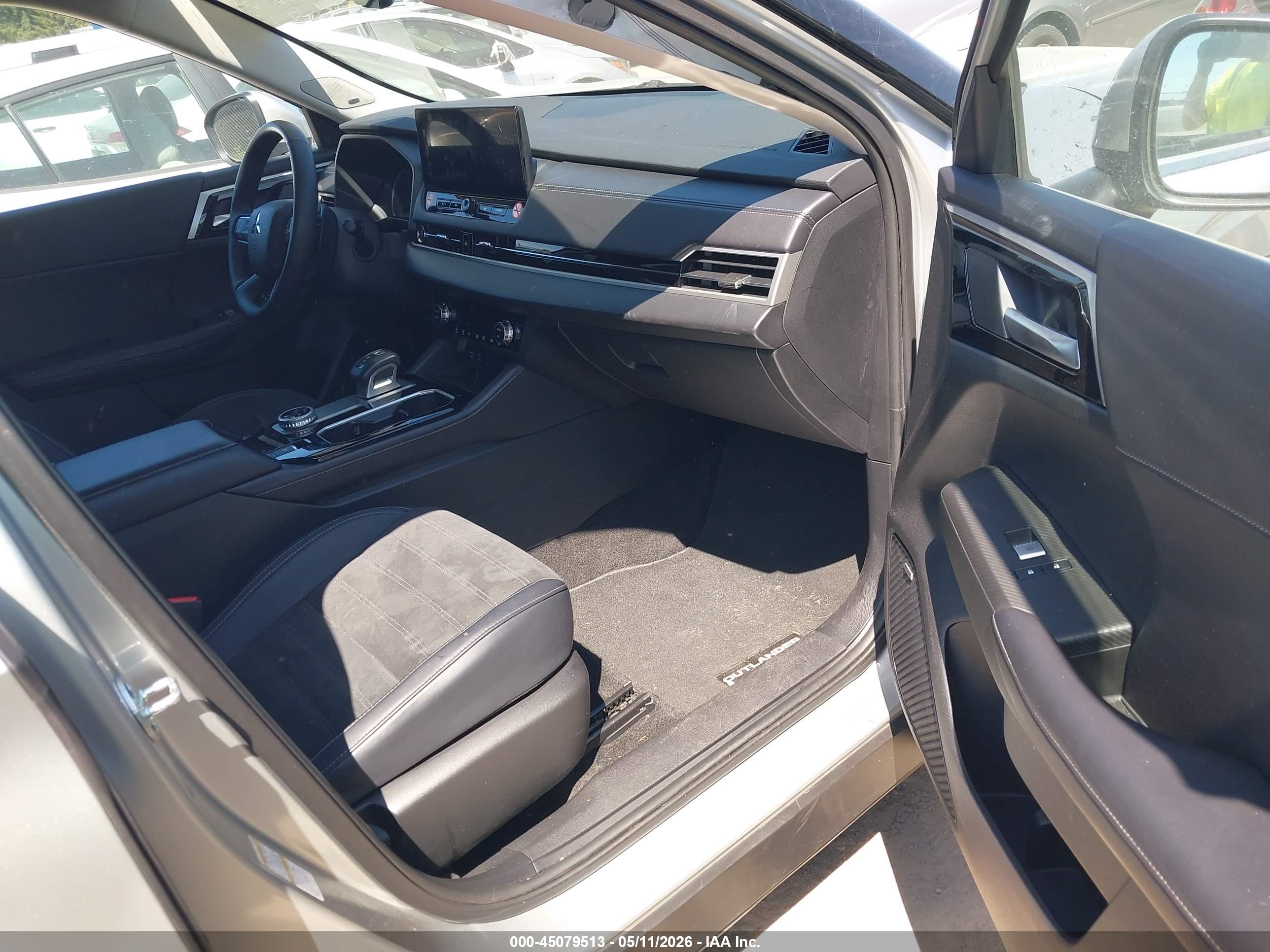 MITSUBISHI OUTLANDER image 5