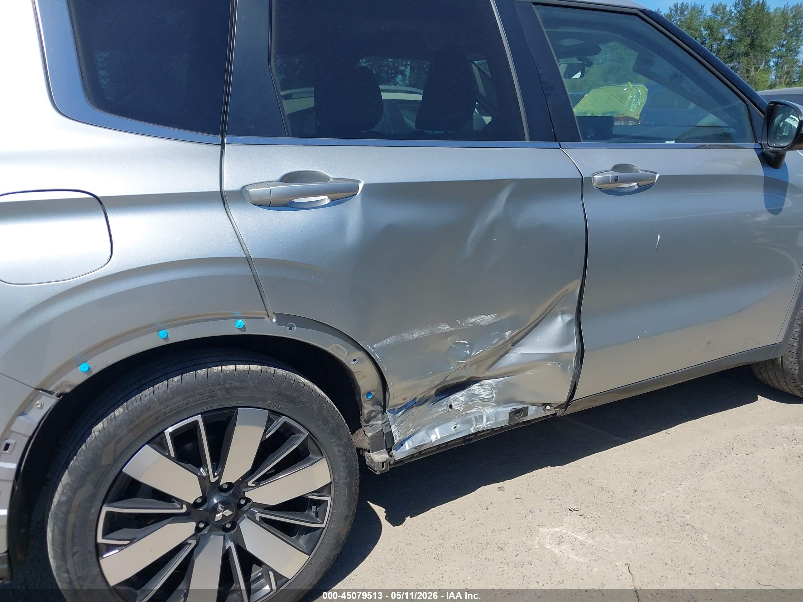 MITSUBISHI OUTLANDER image 6
