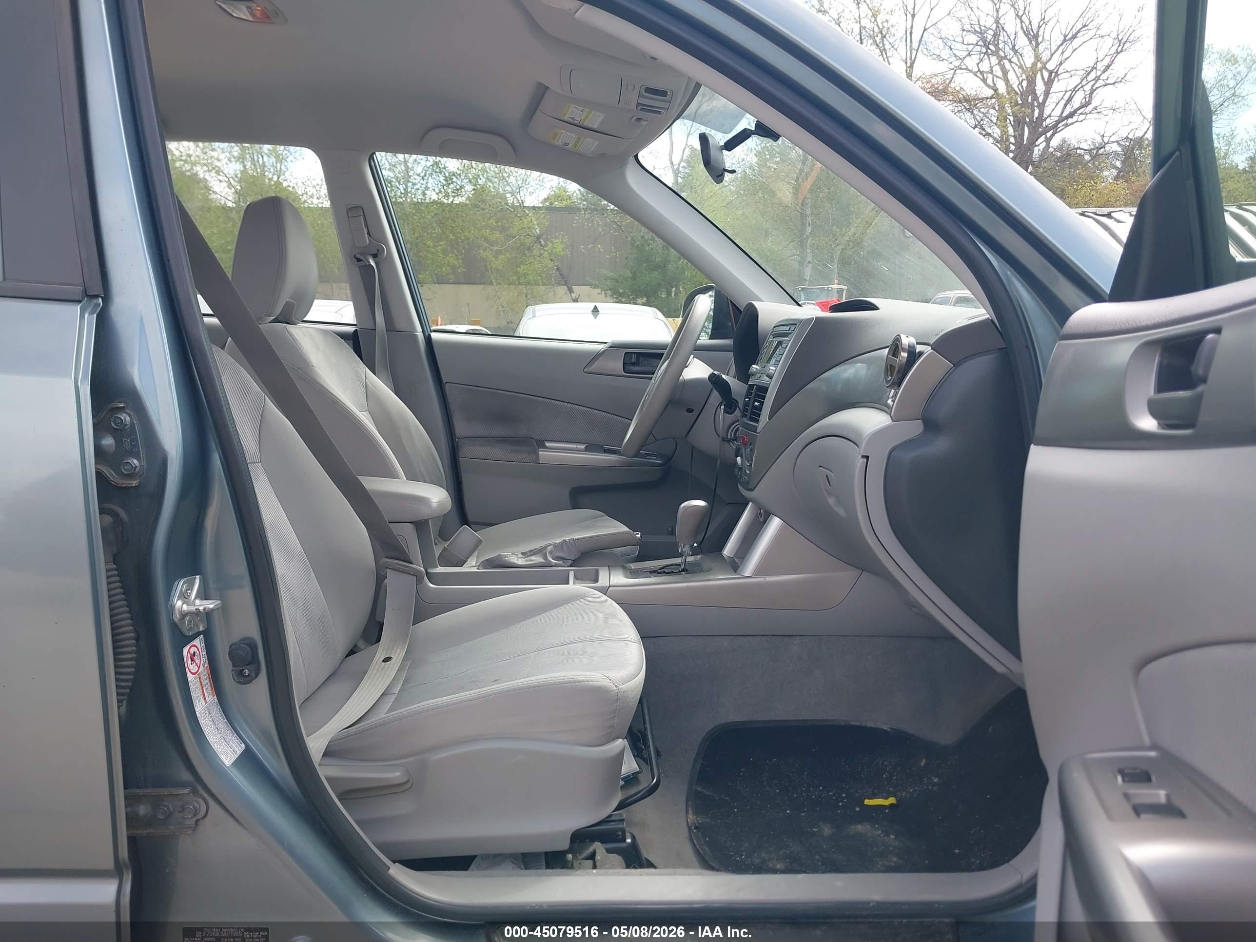 SUBARU FORESTER image 5
