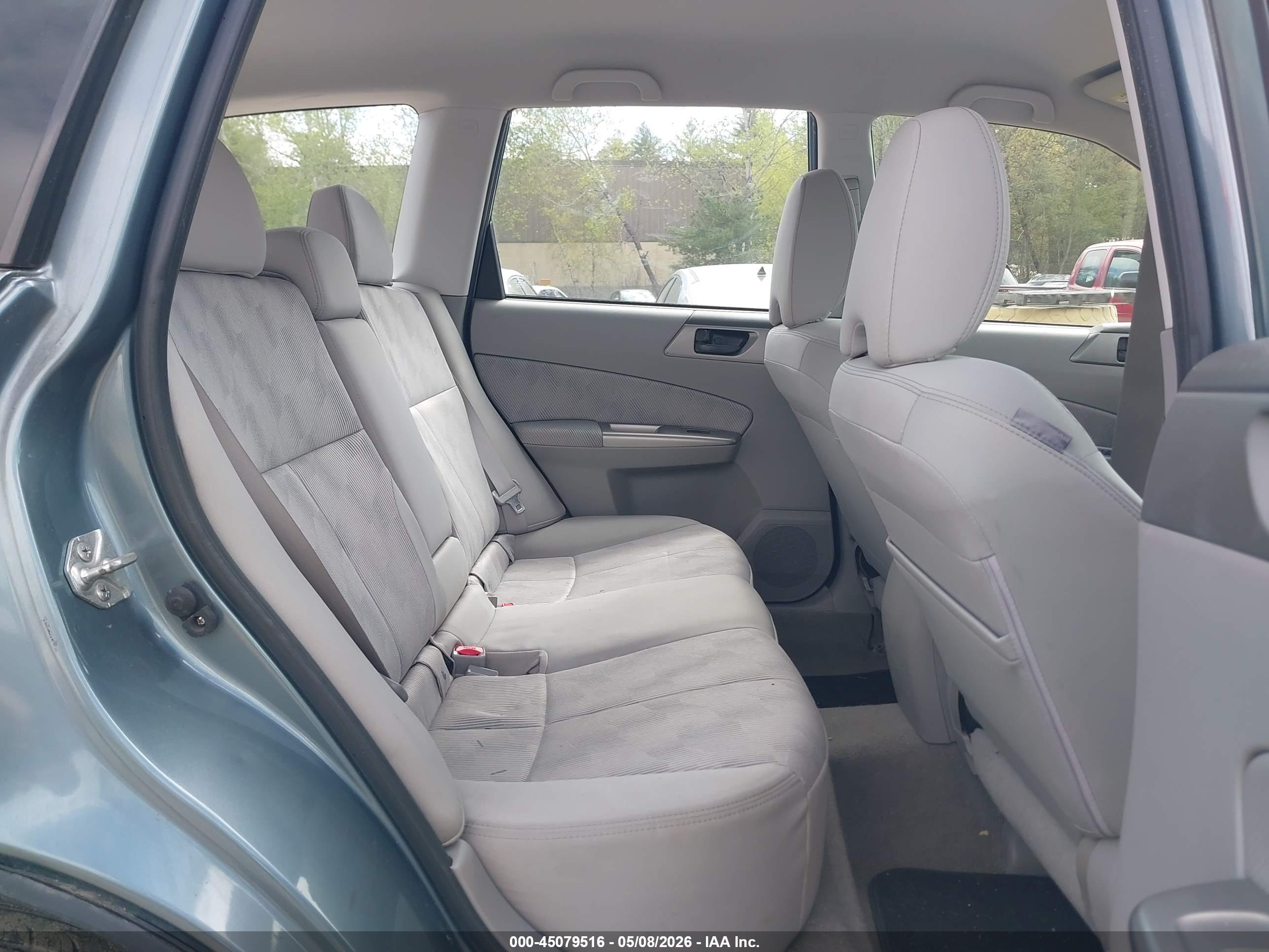 SUBARU FORESTER image 8