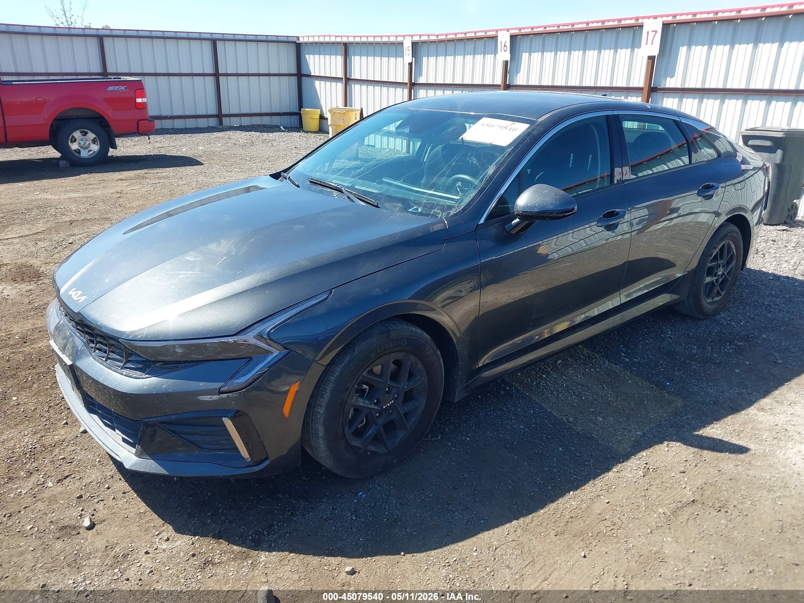 KIA K5 image 2