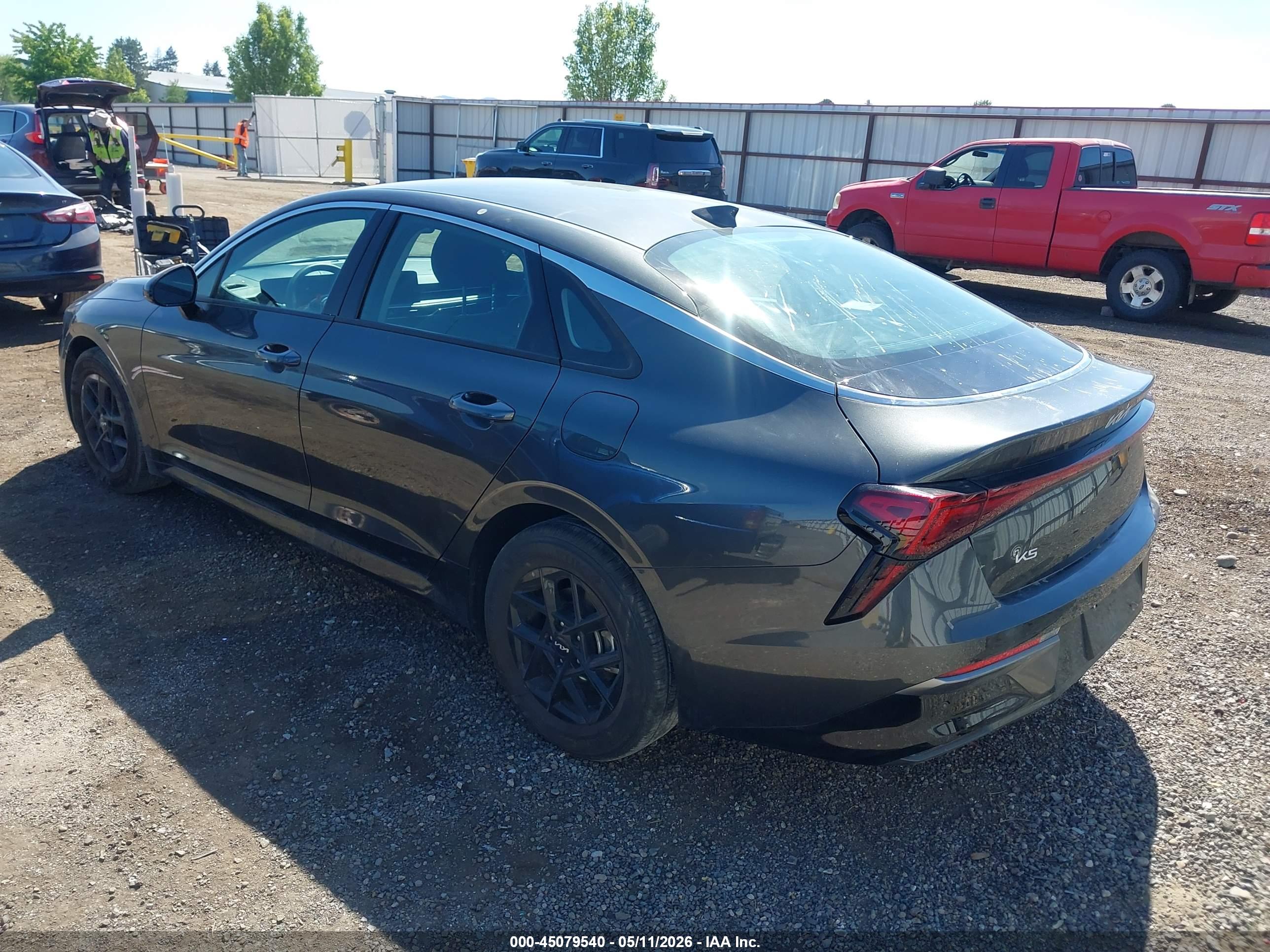 KIA K5 image 3